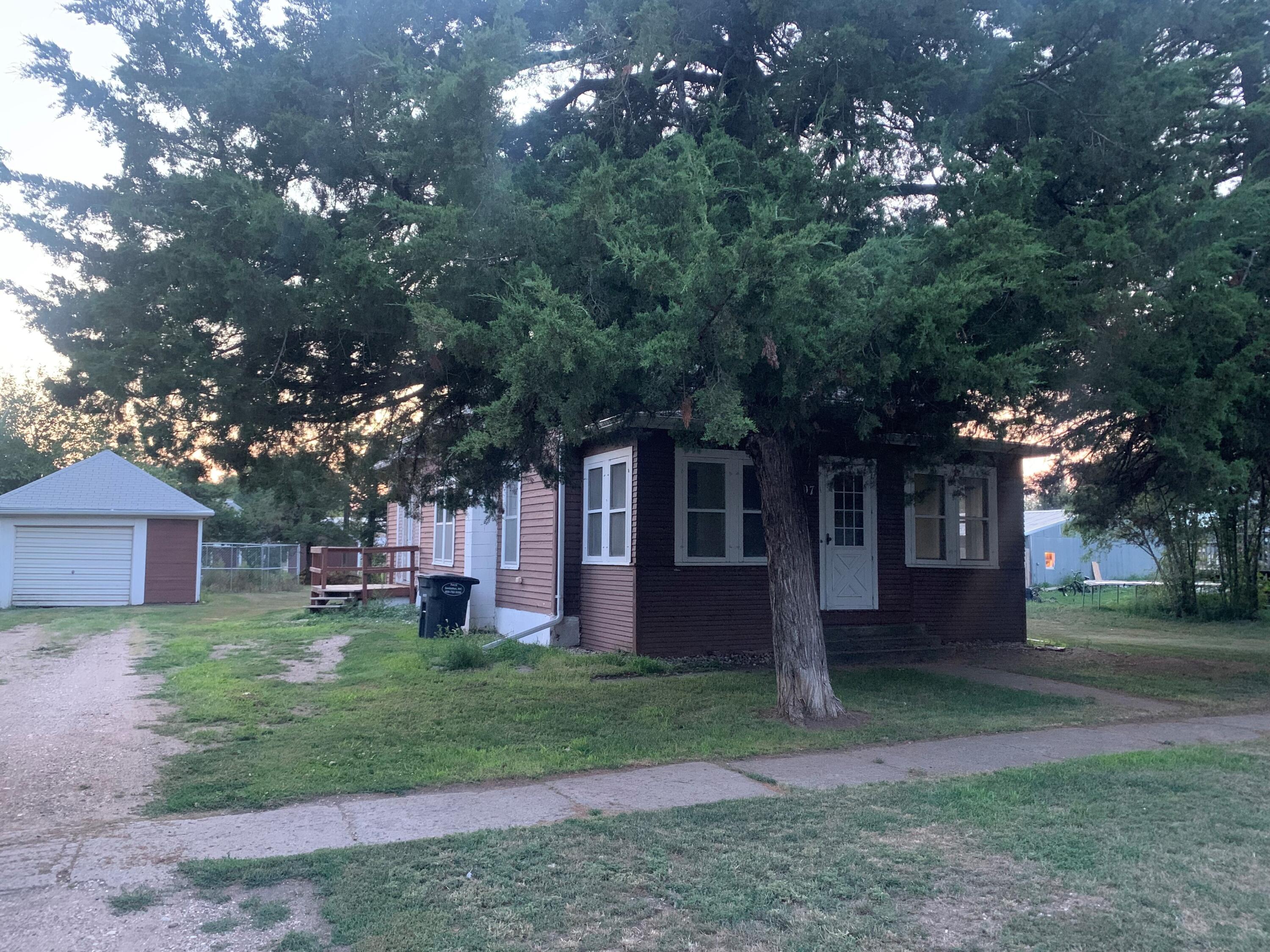 207 N Main St