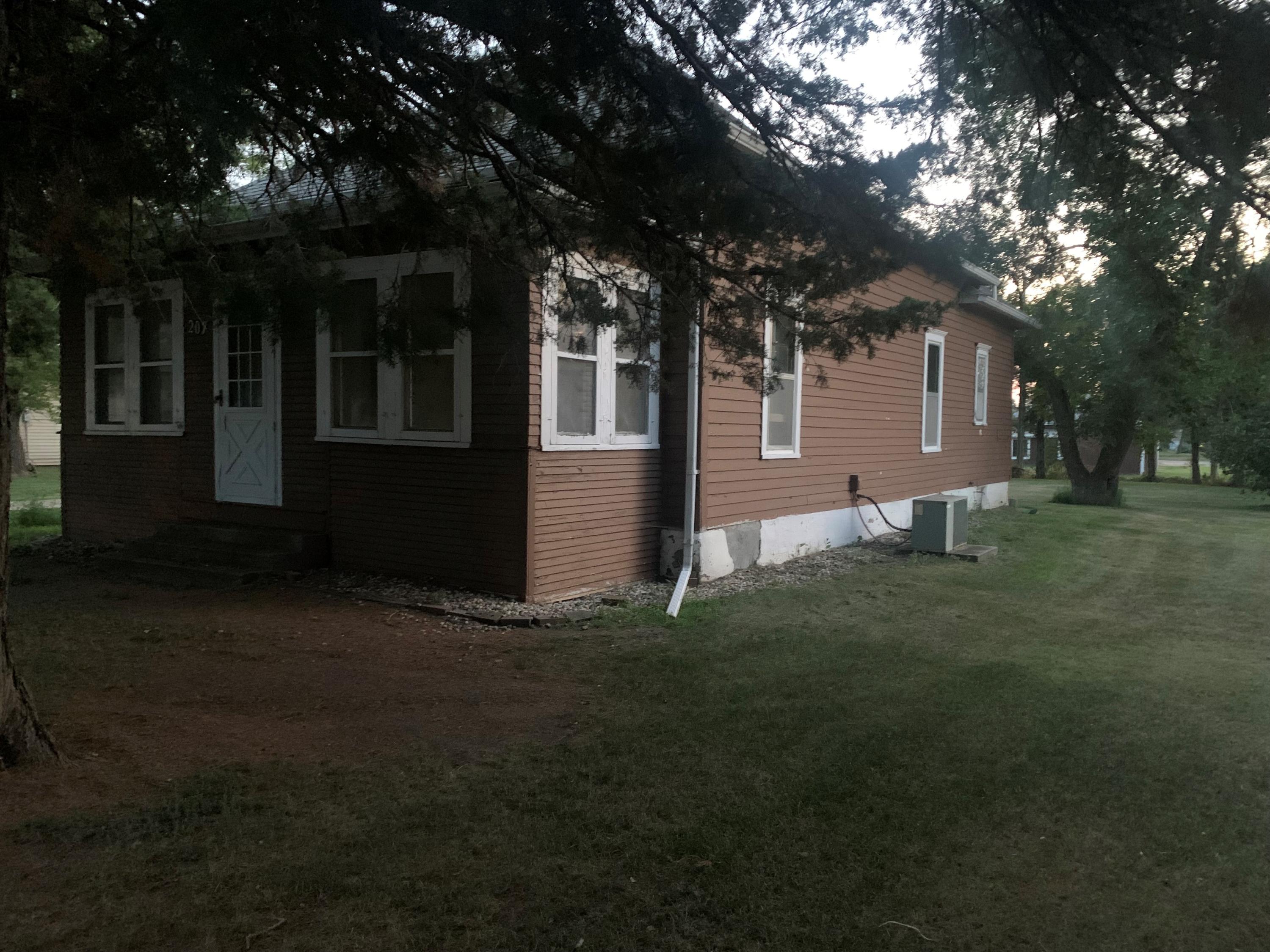 207 N Main St