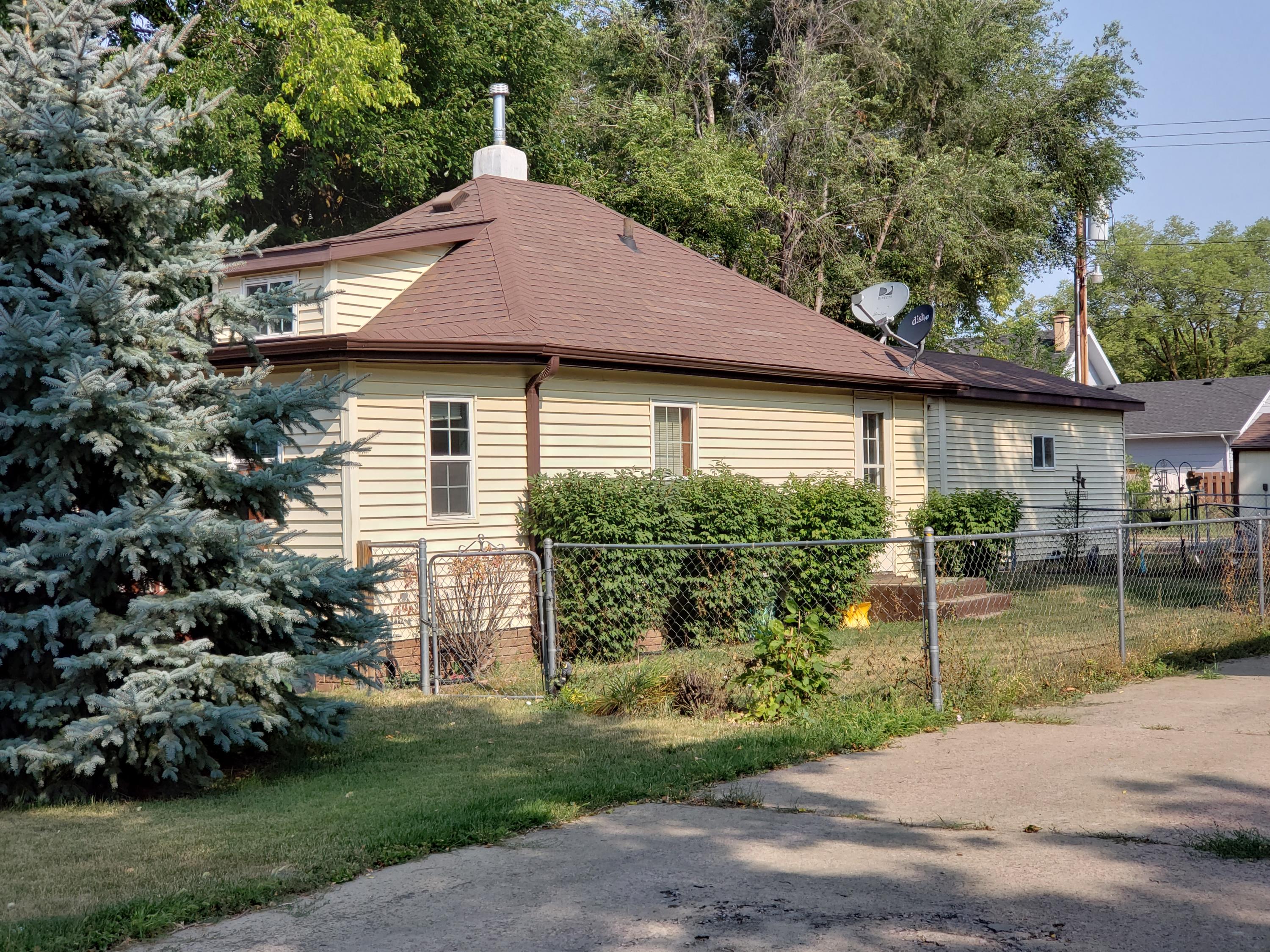 1006 E 4th Ave