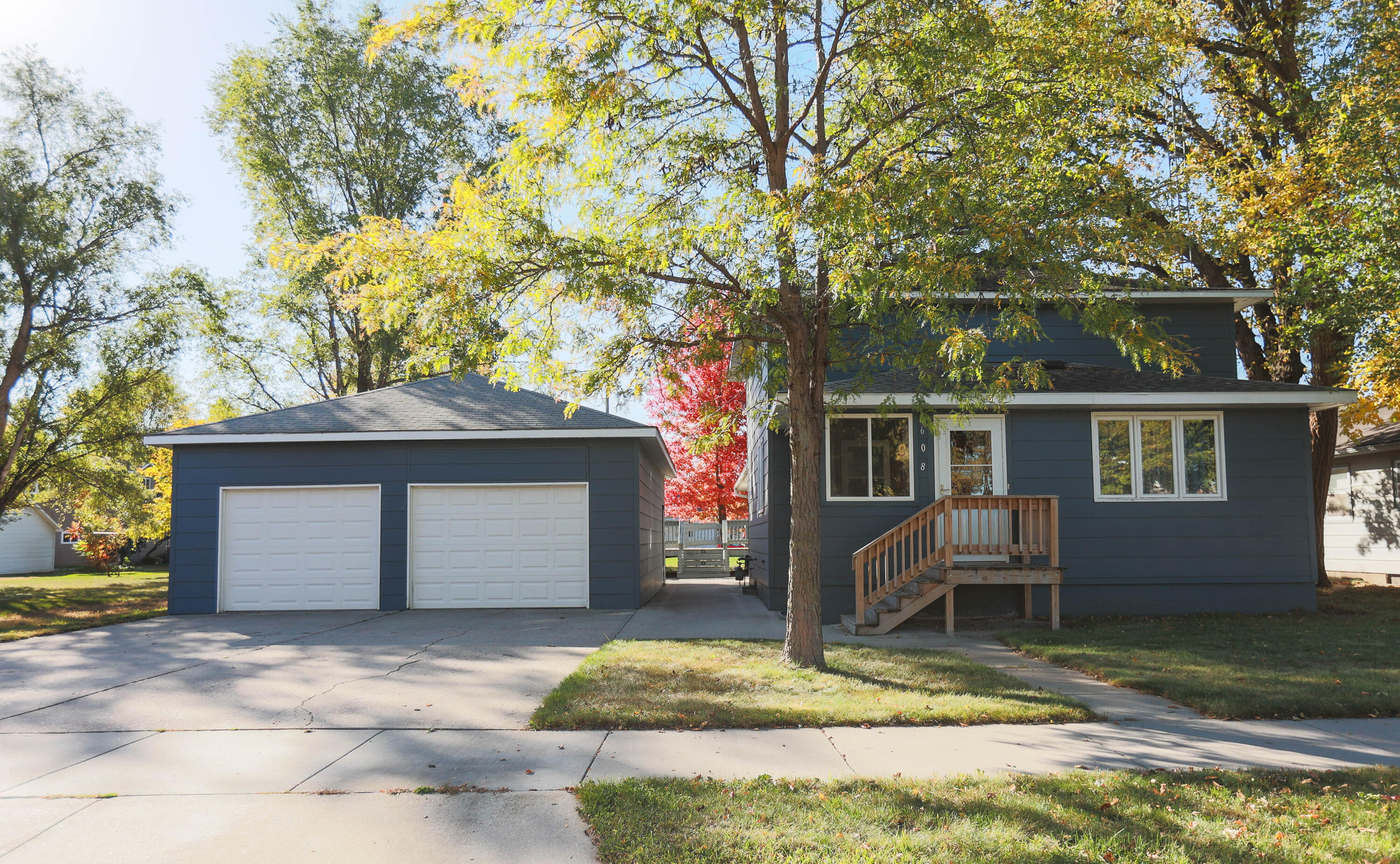 608 W Main St
