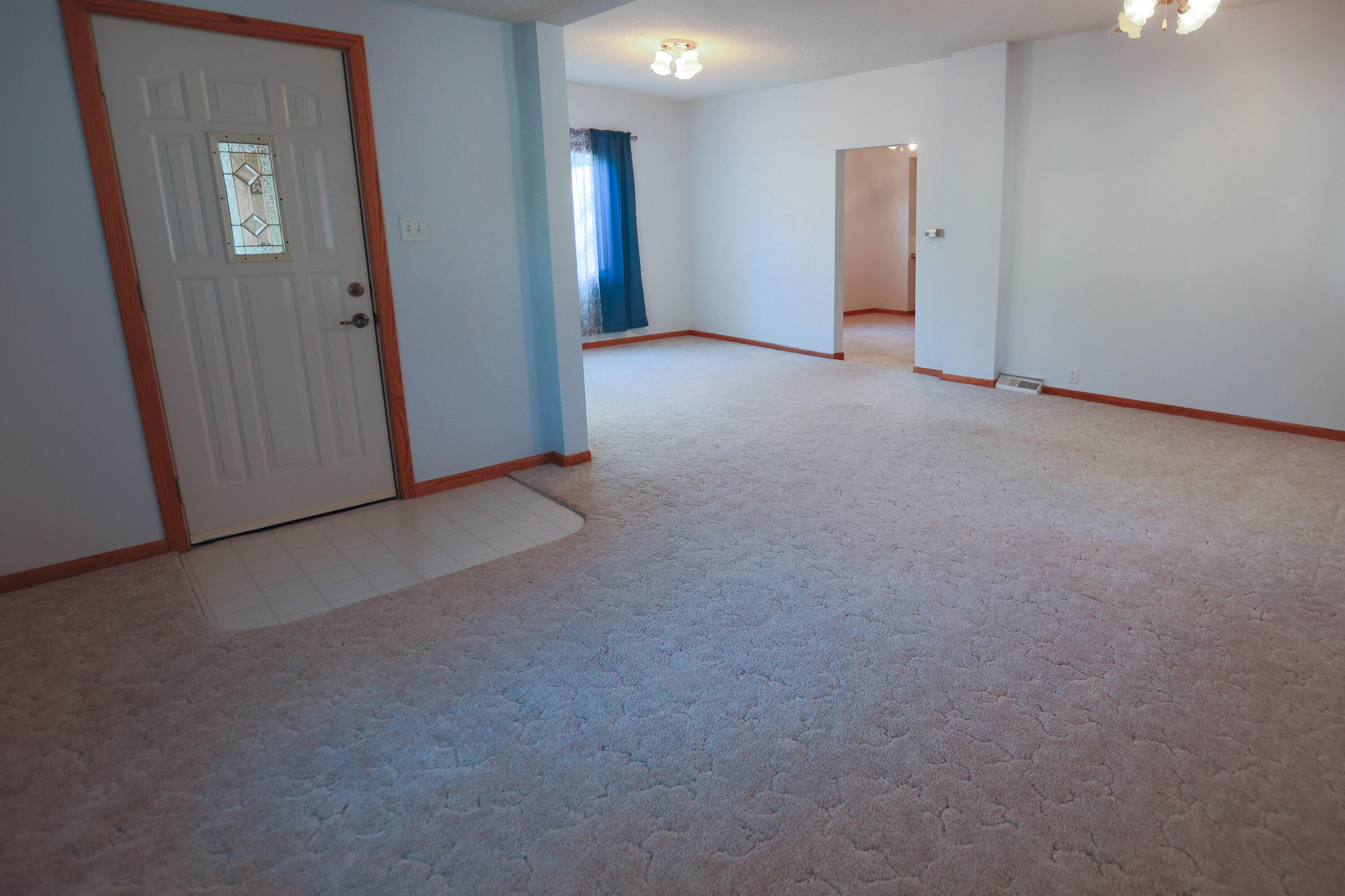 608 W Main St