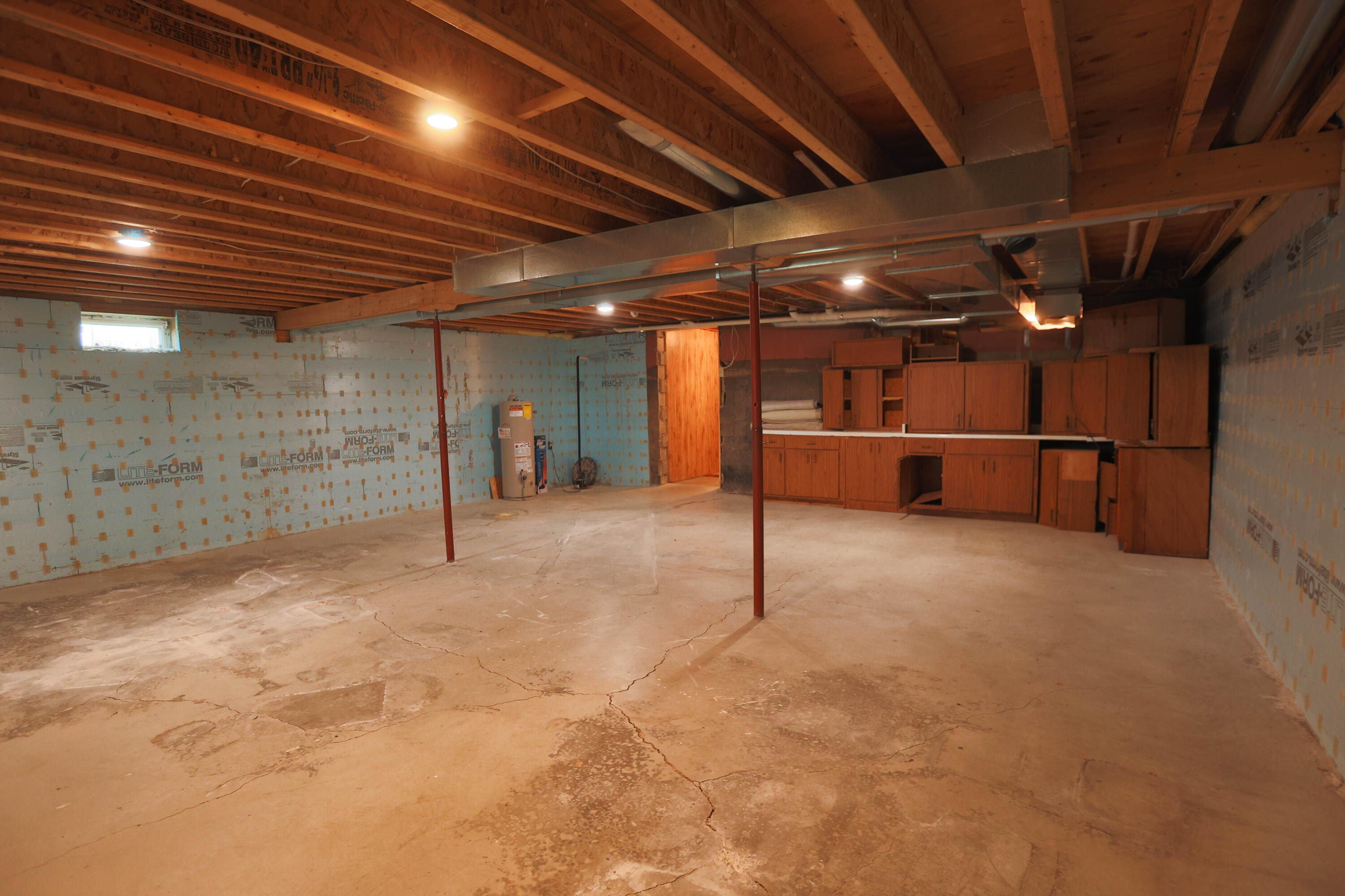 608 W Main St
