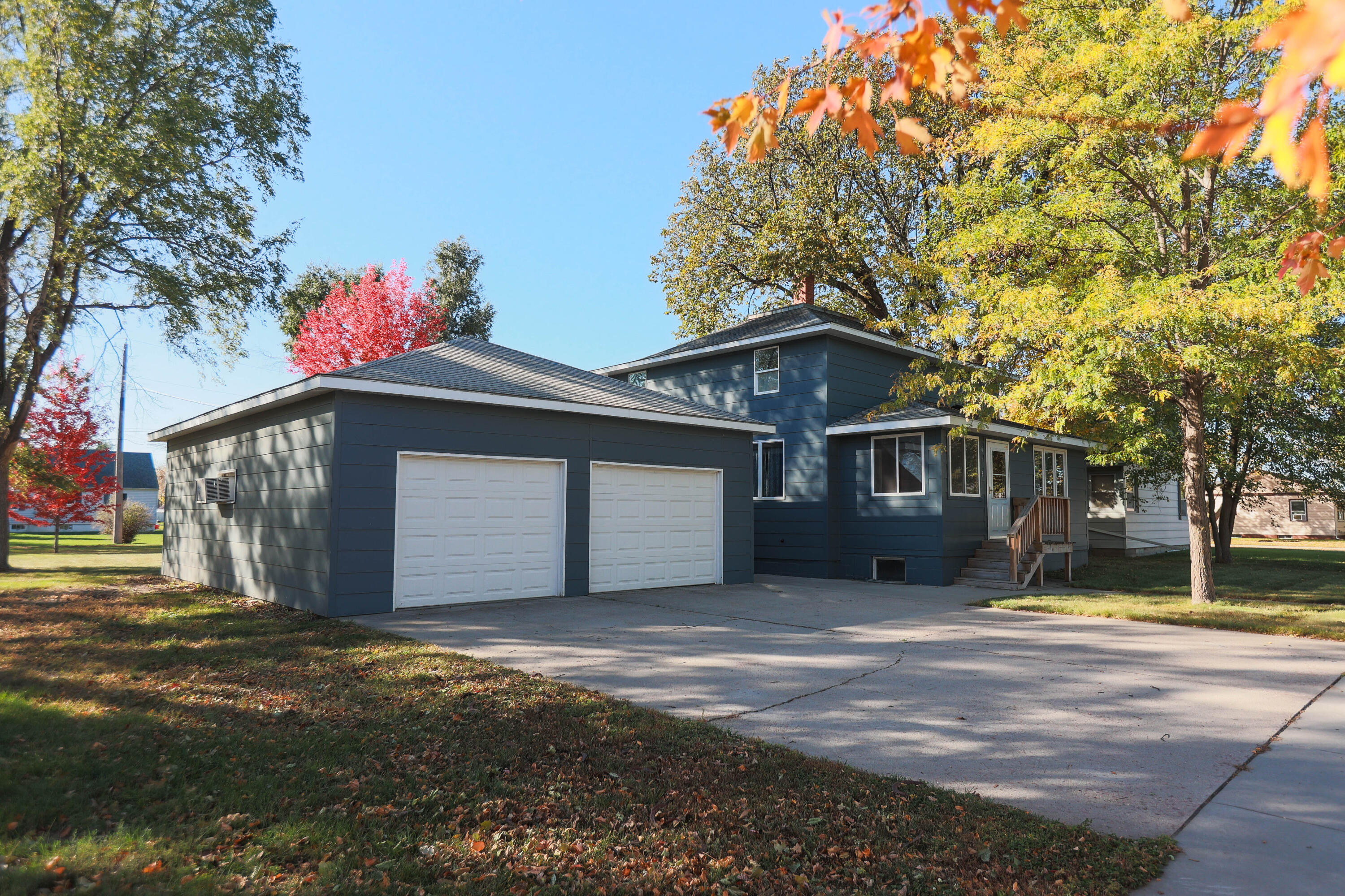 608 W Main St