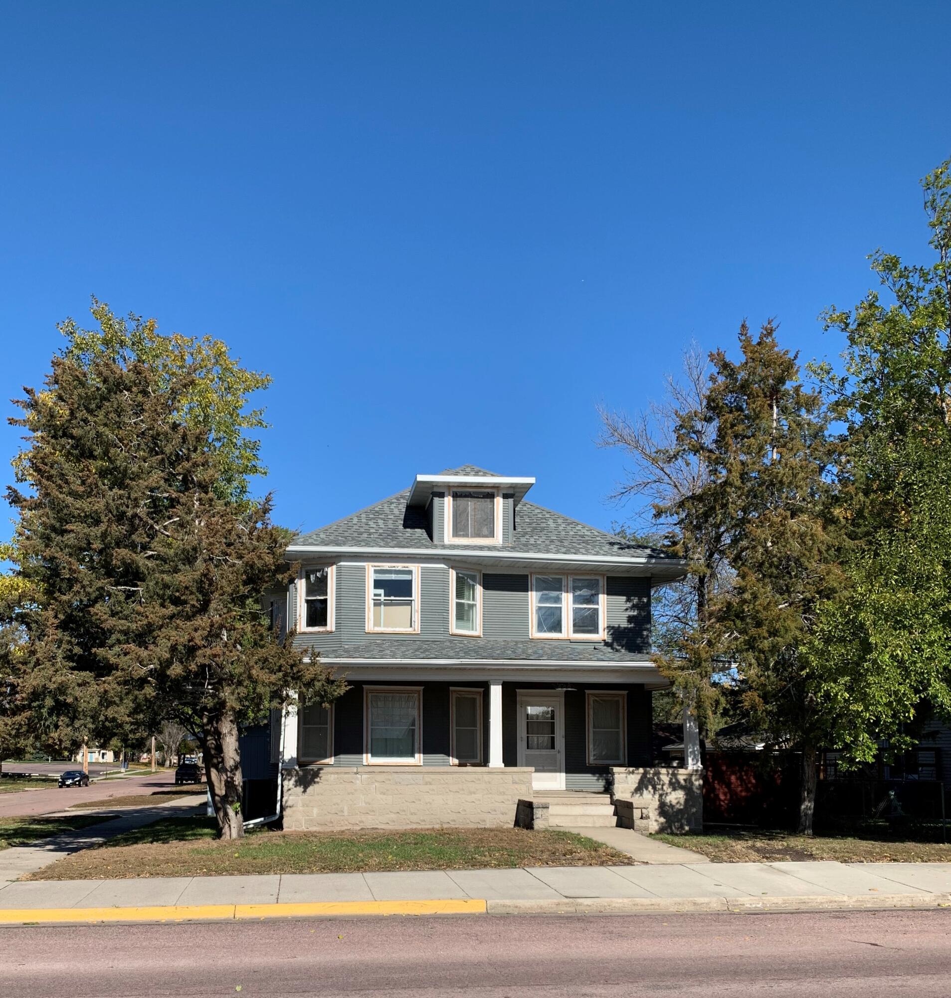 400 E 1st Ave