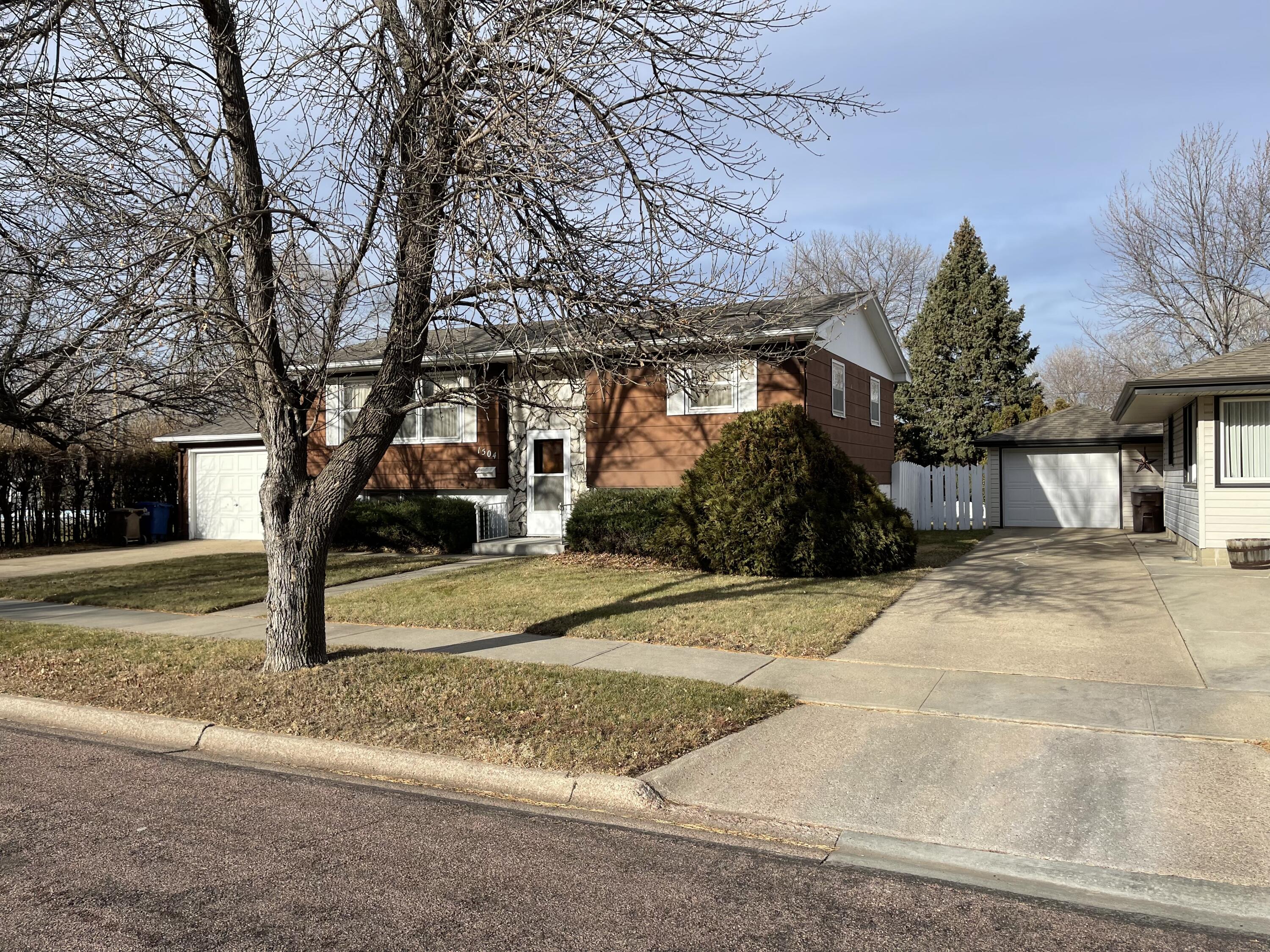 1504 E 5th Ave
