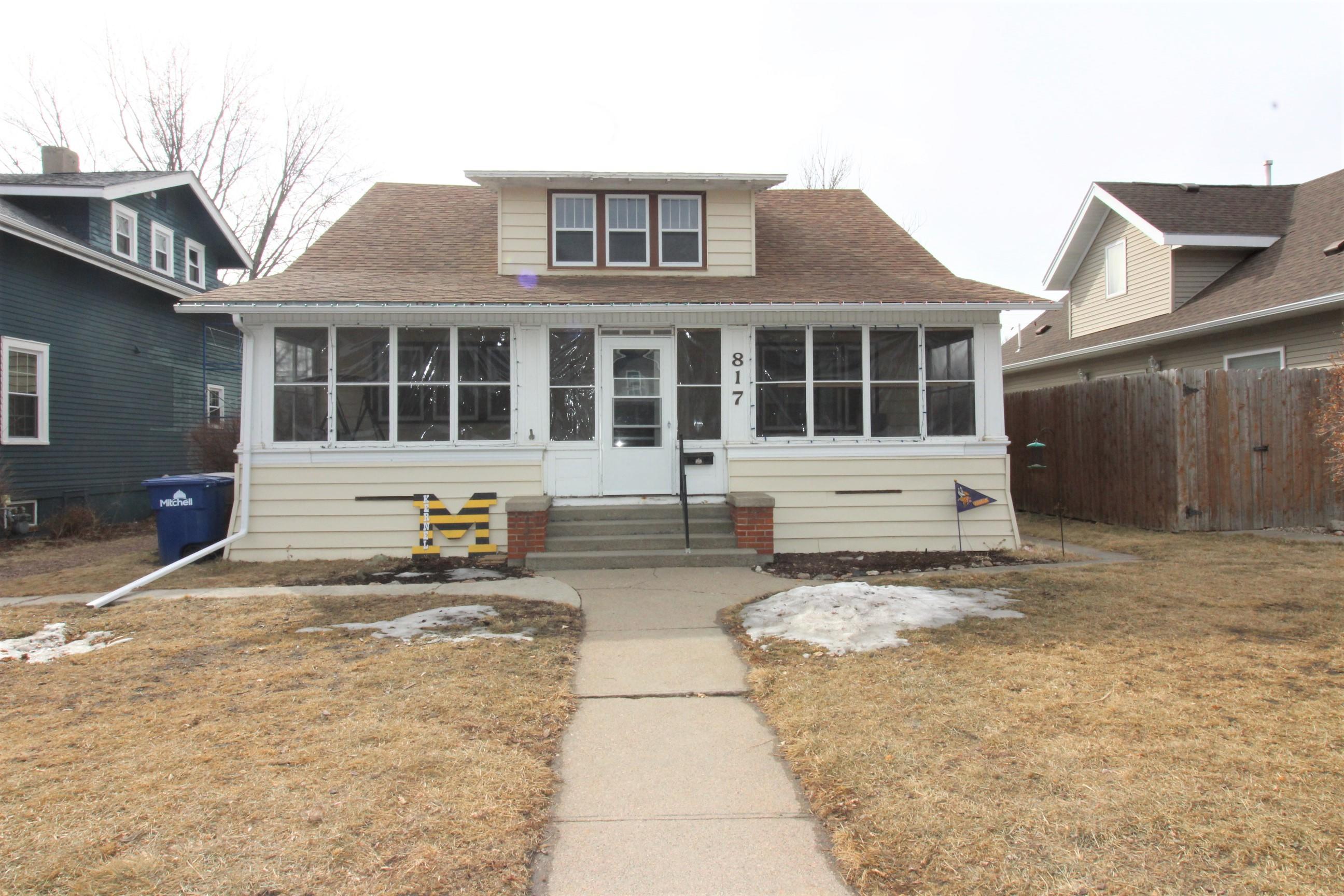 817 E 4th Ave