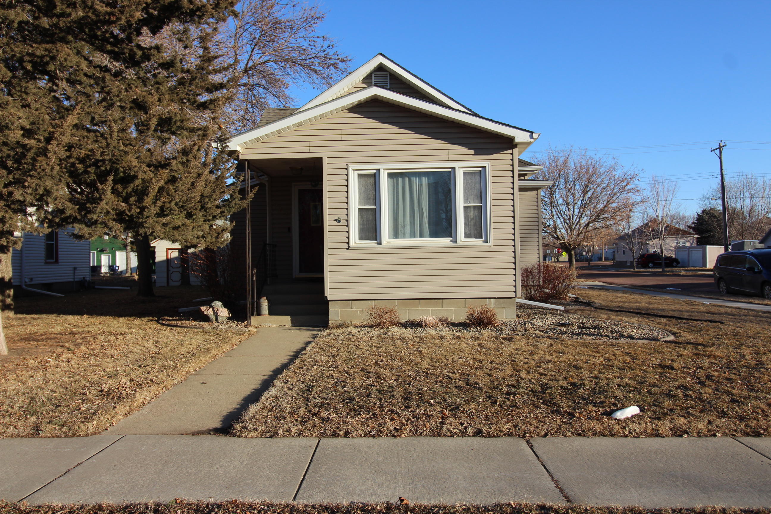 822 E 7th