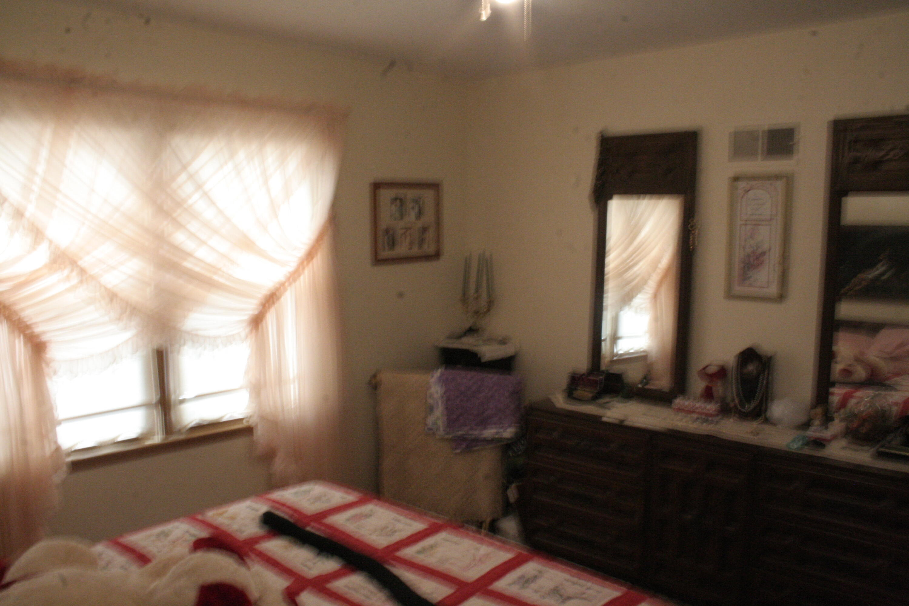 606 W Elm St