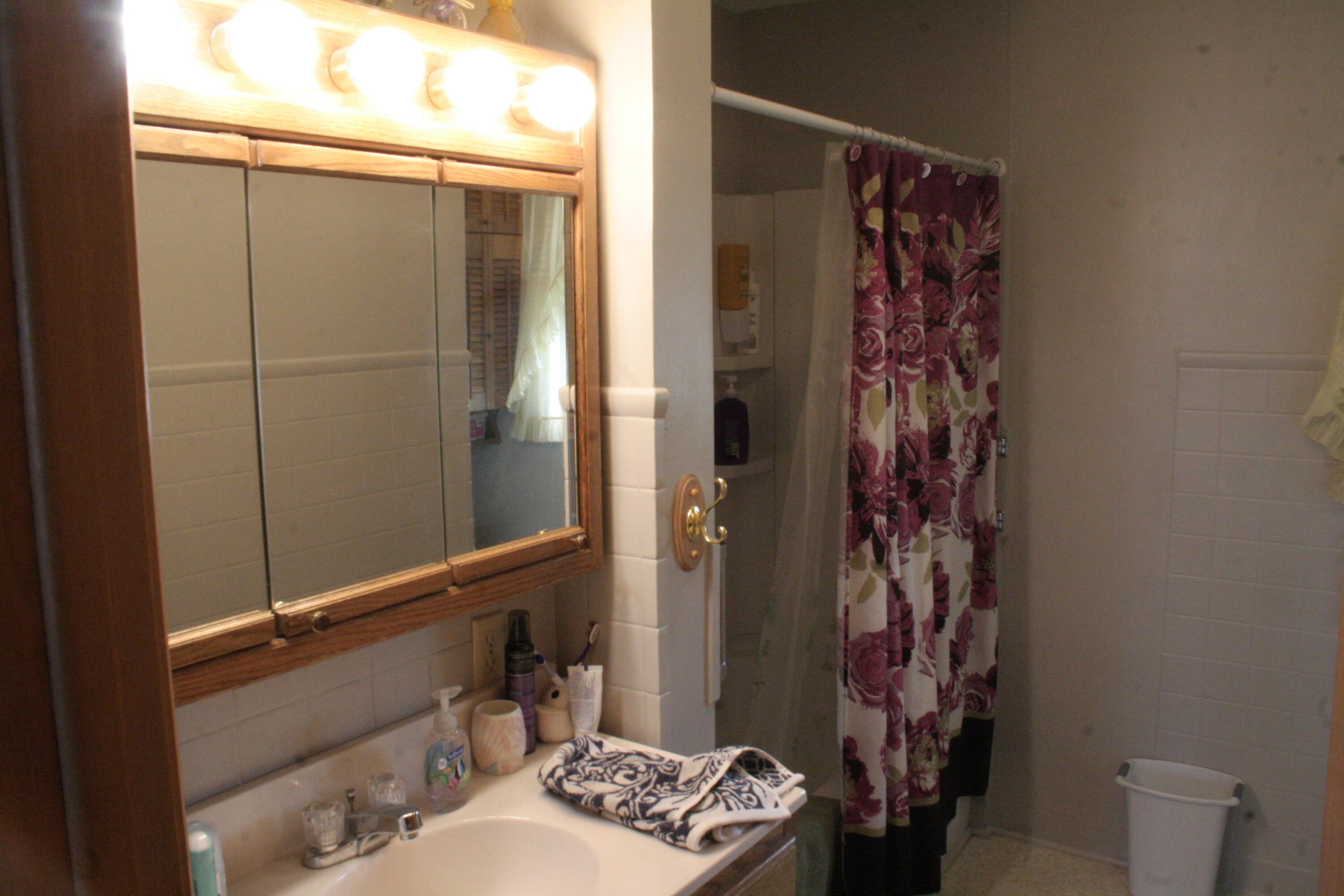 606 W Elm St