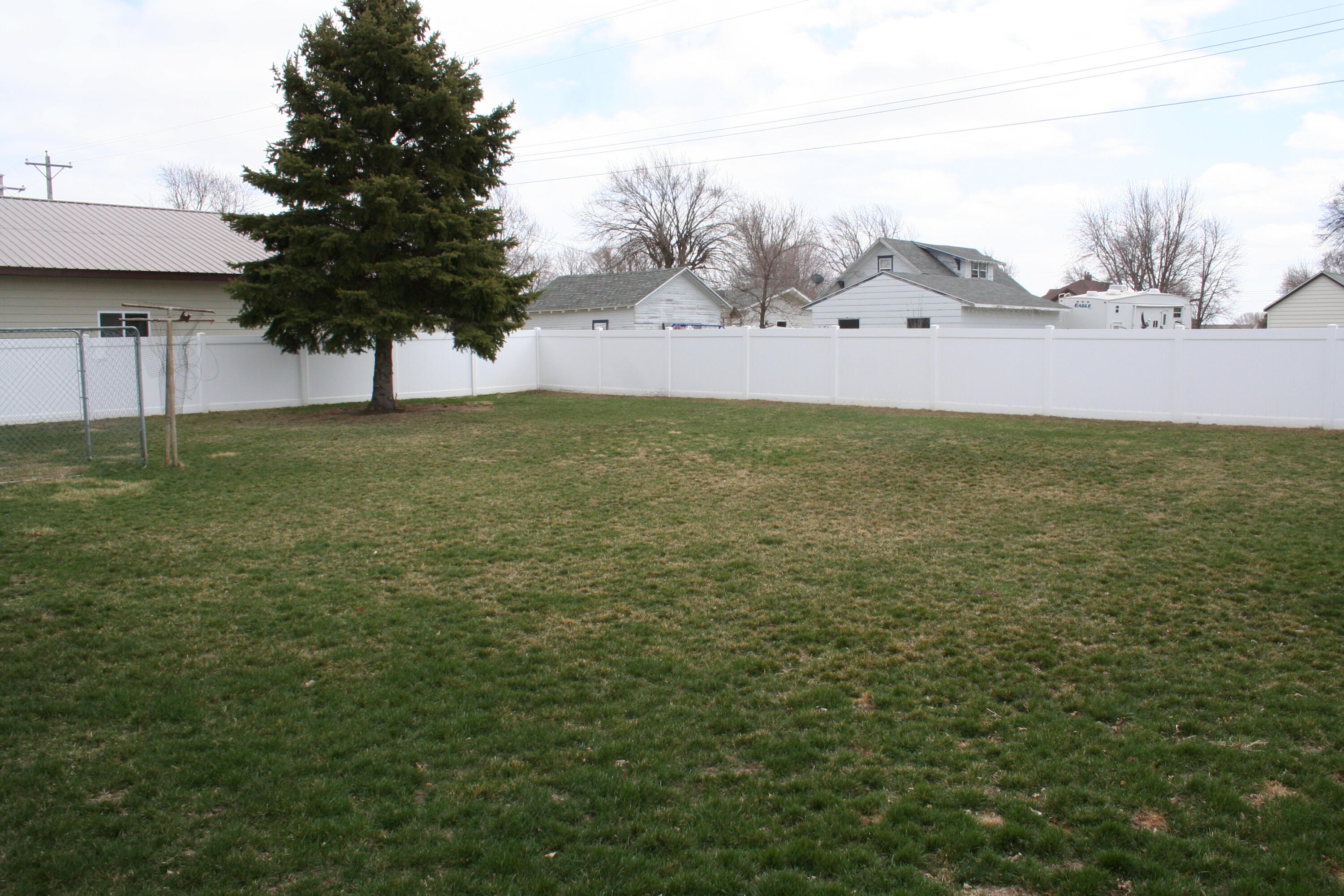 606 W Elm St