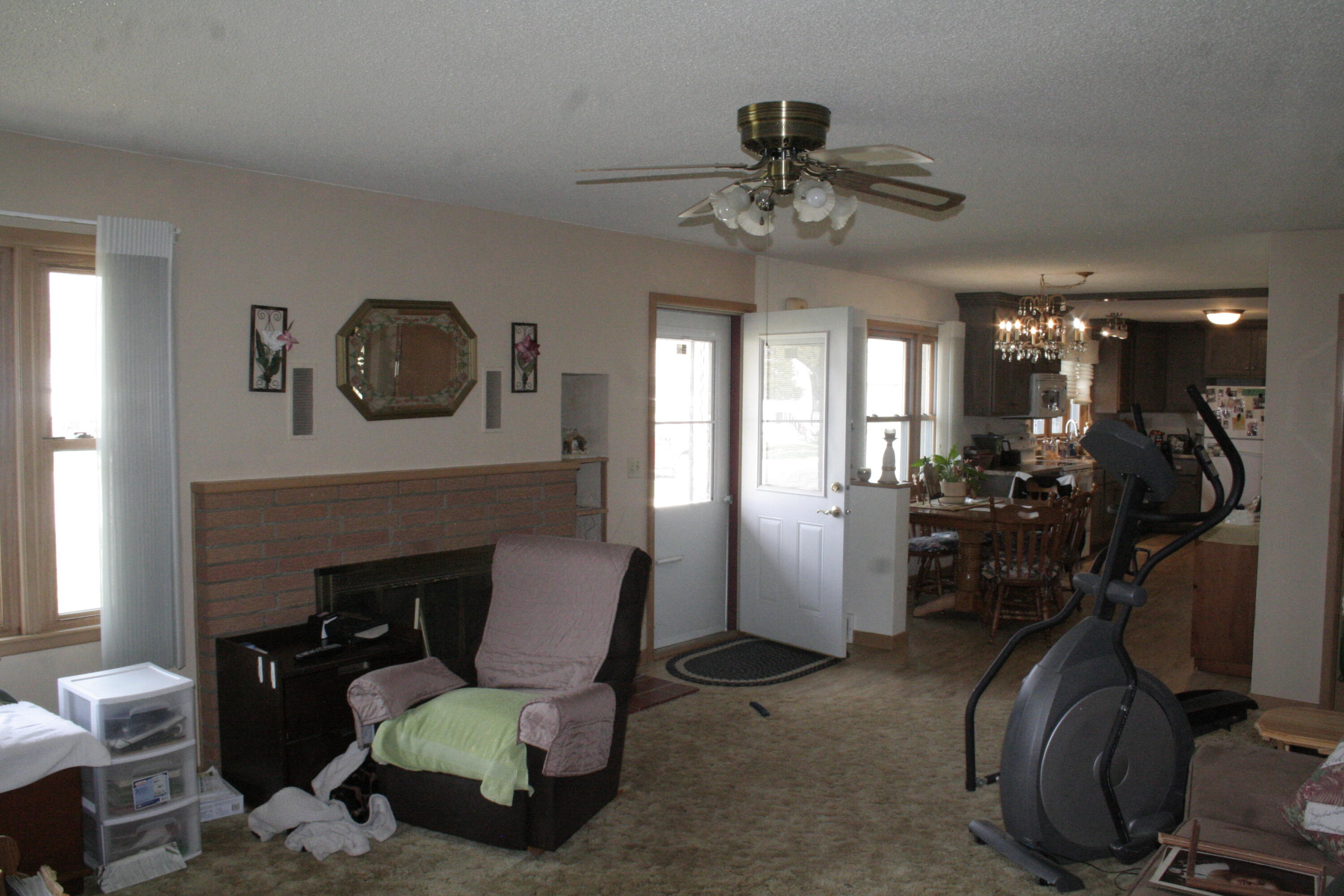 606 W Elm St