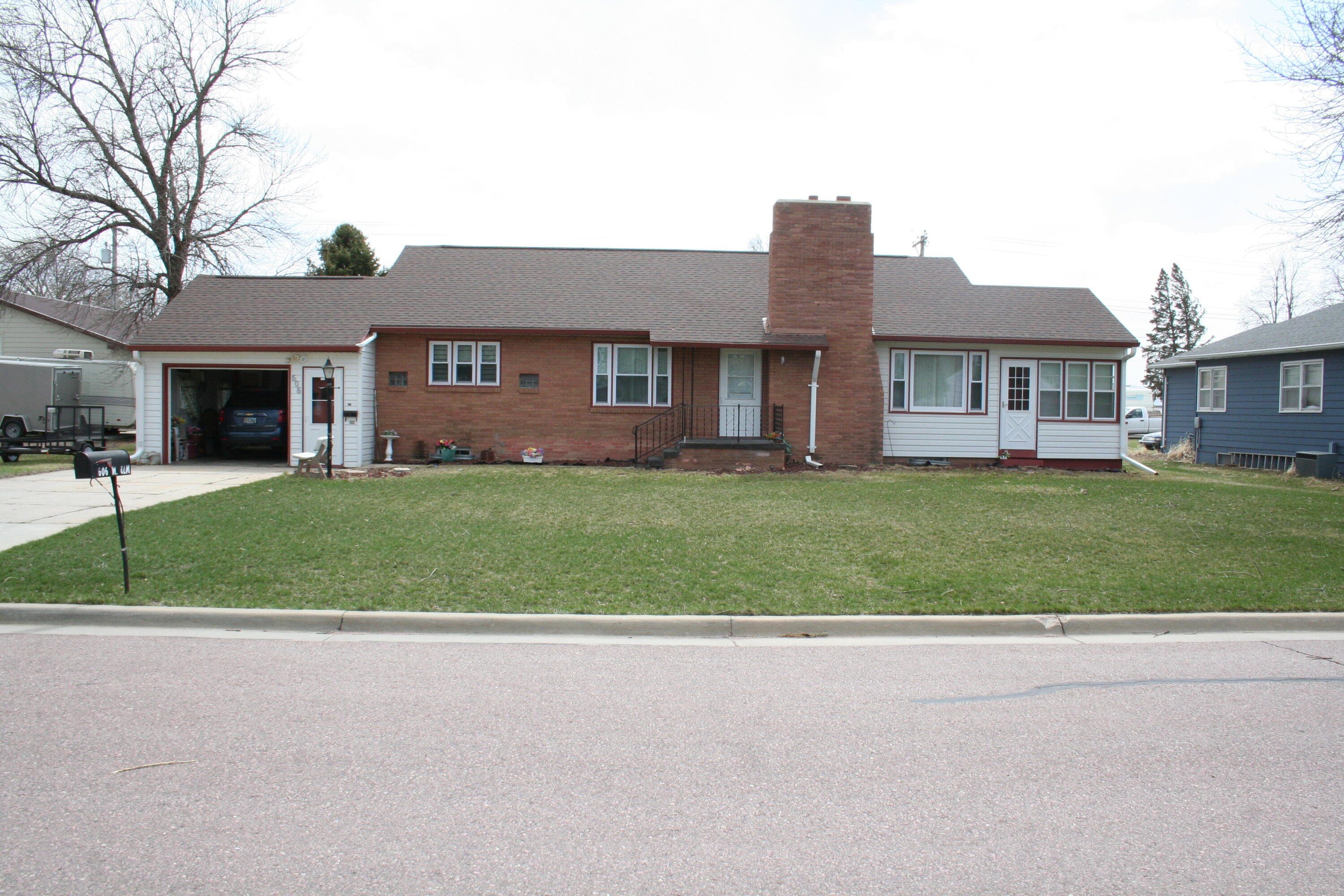 606 W Elm St