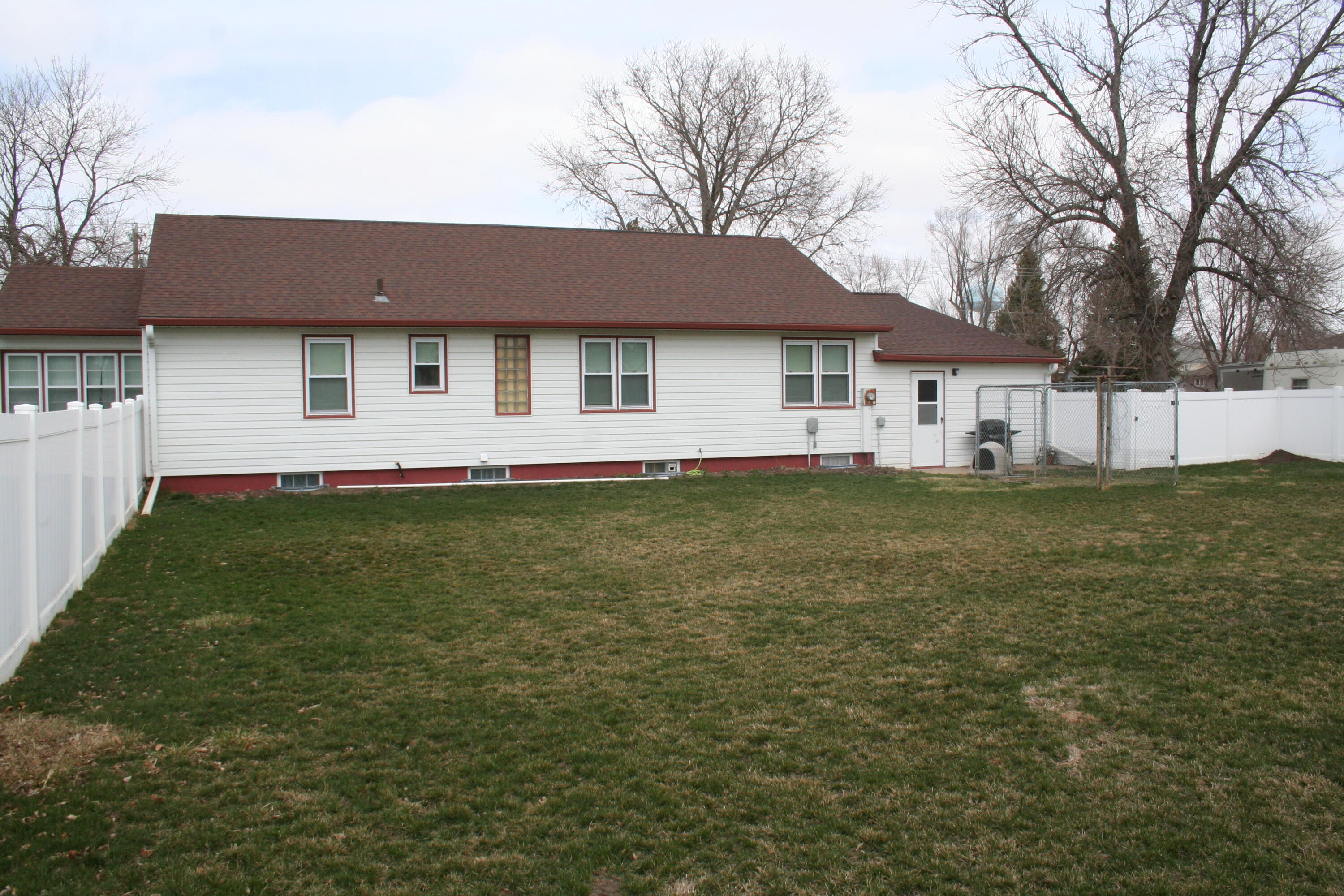 606 W Elm St