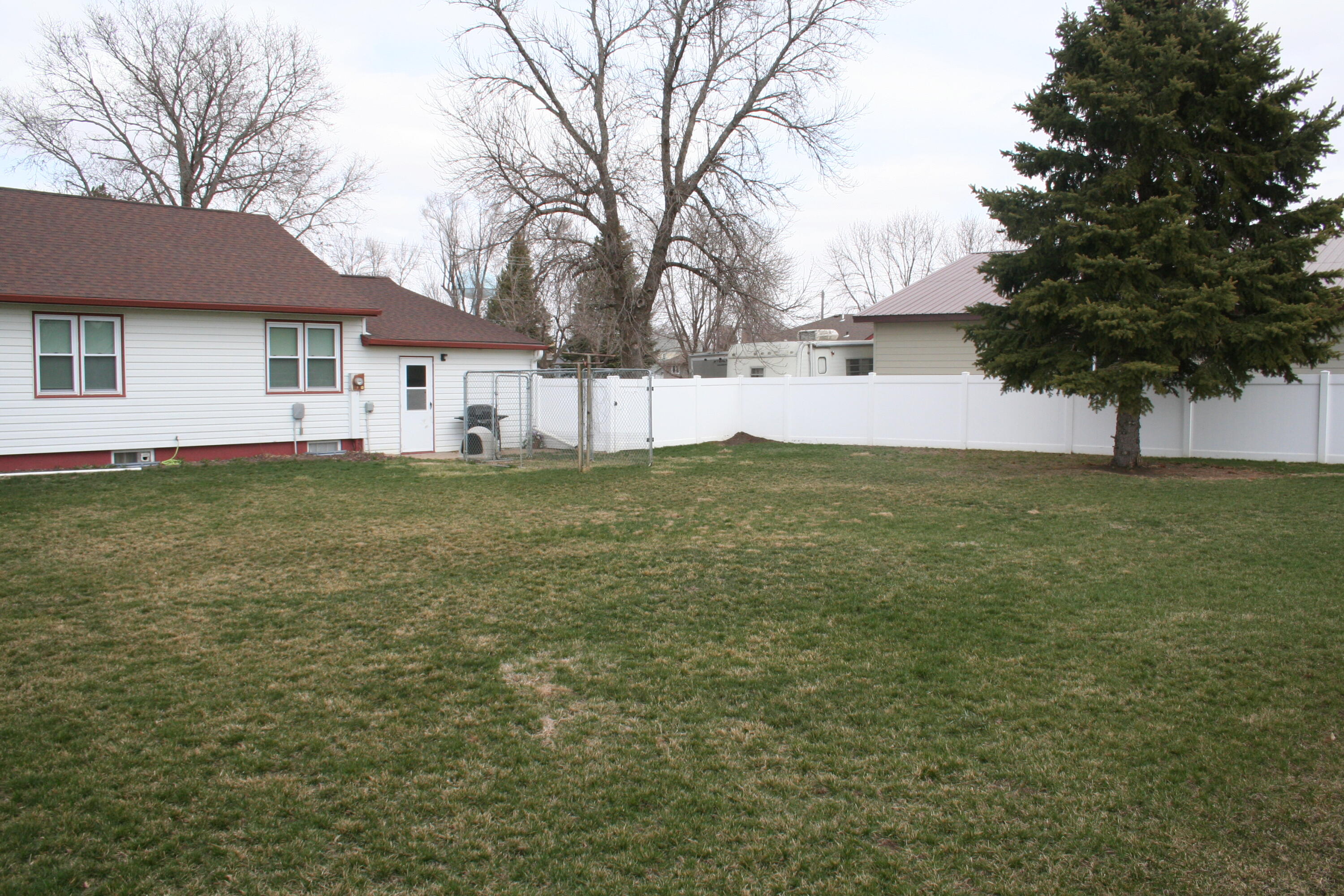 606 W Elm St