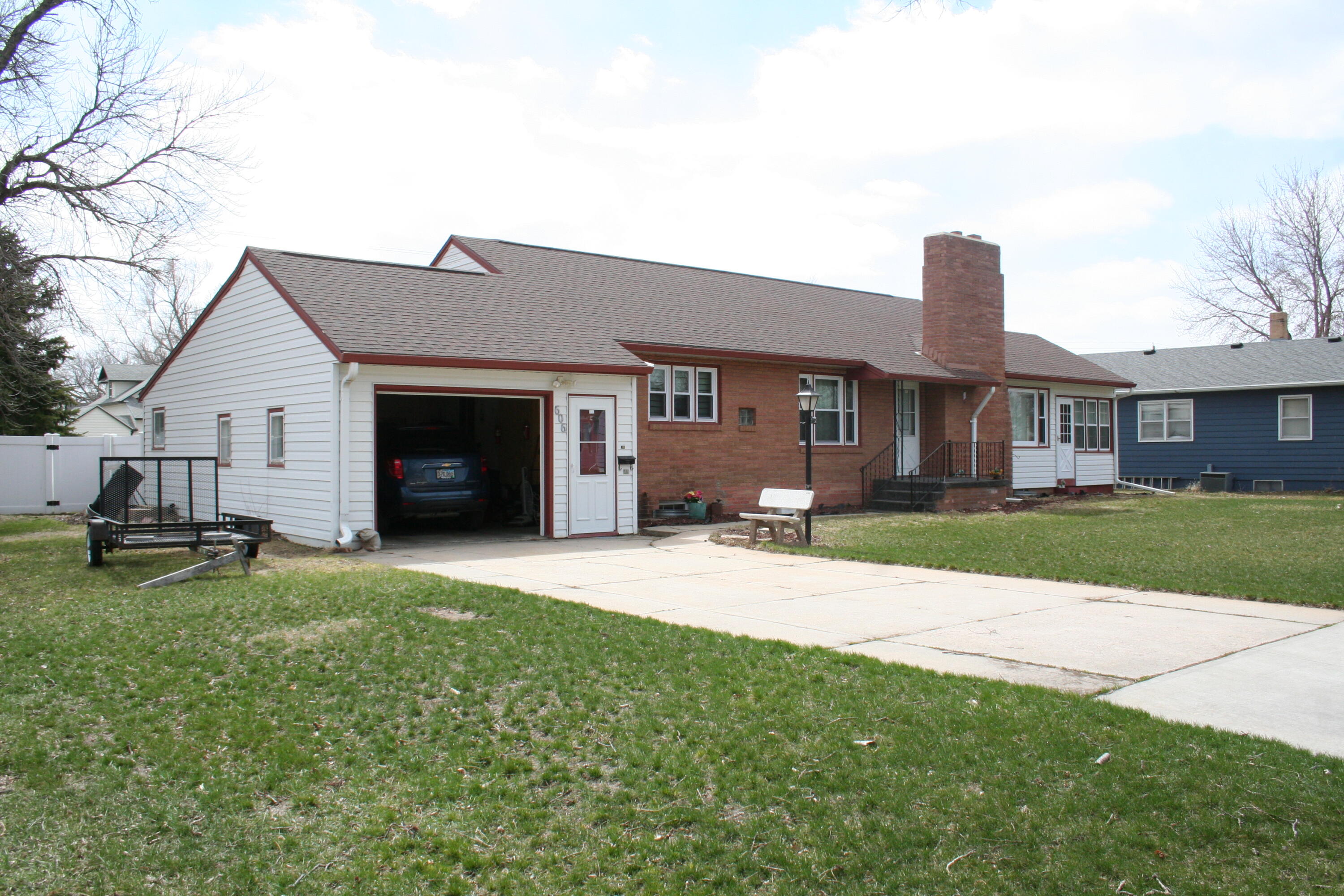 606 W Elm St