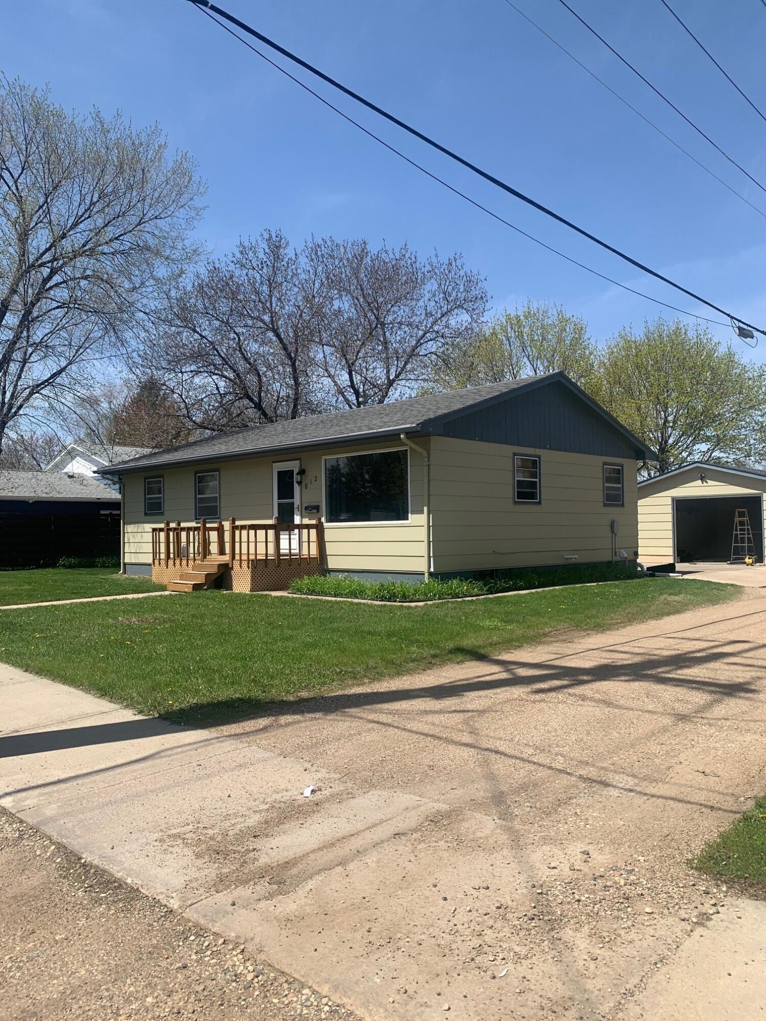 812 W Elm Ave