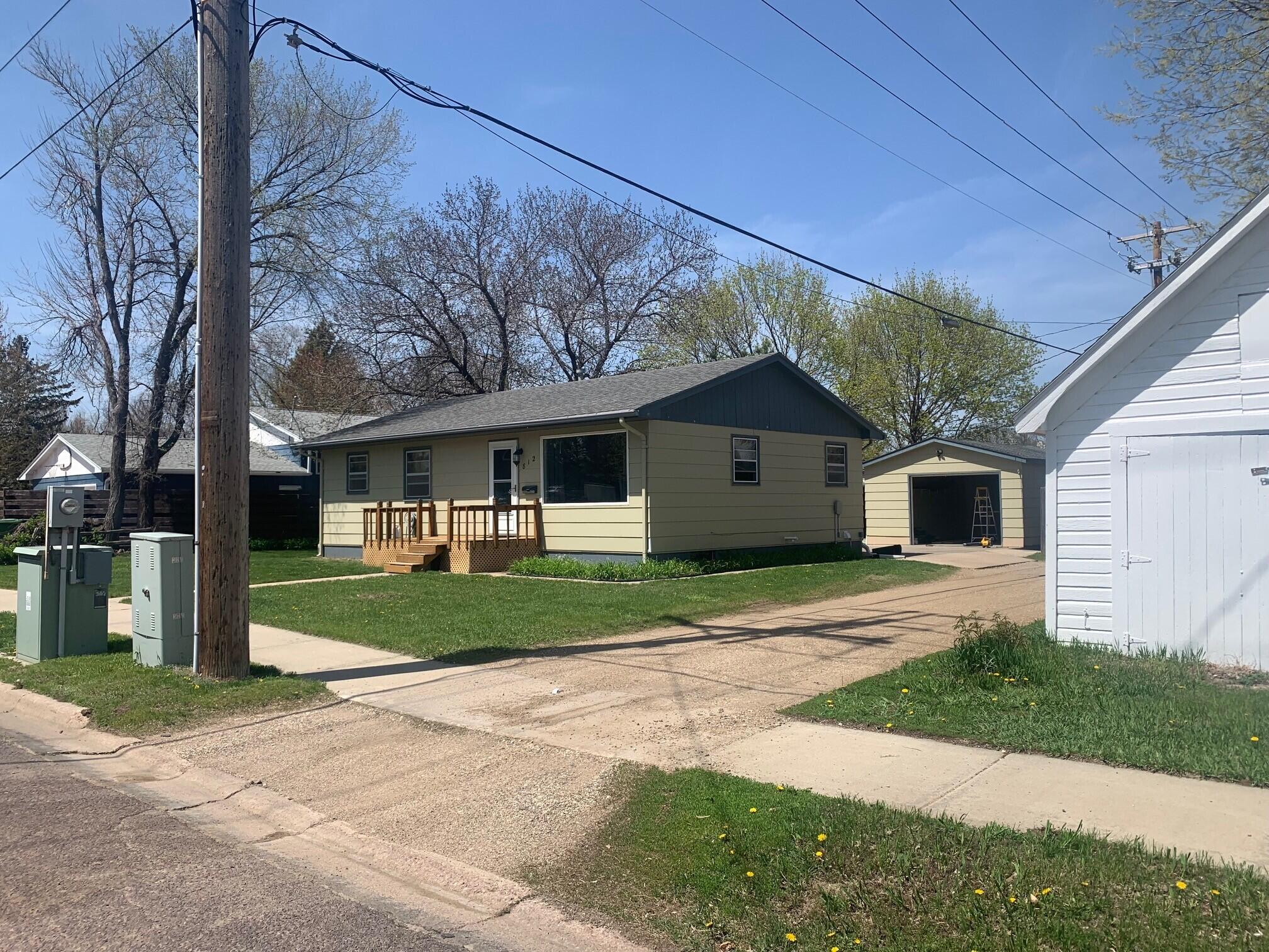 812 W Elm Ave