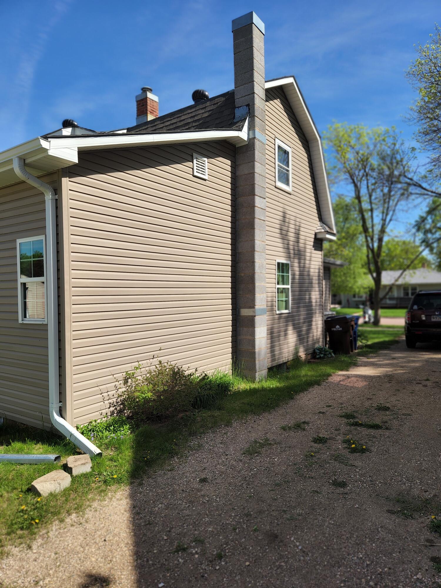1104 E 3rd Ave