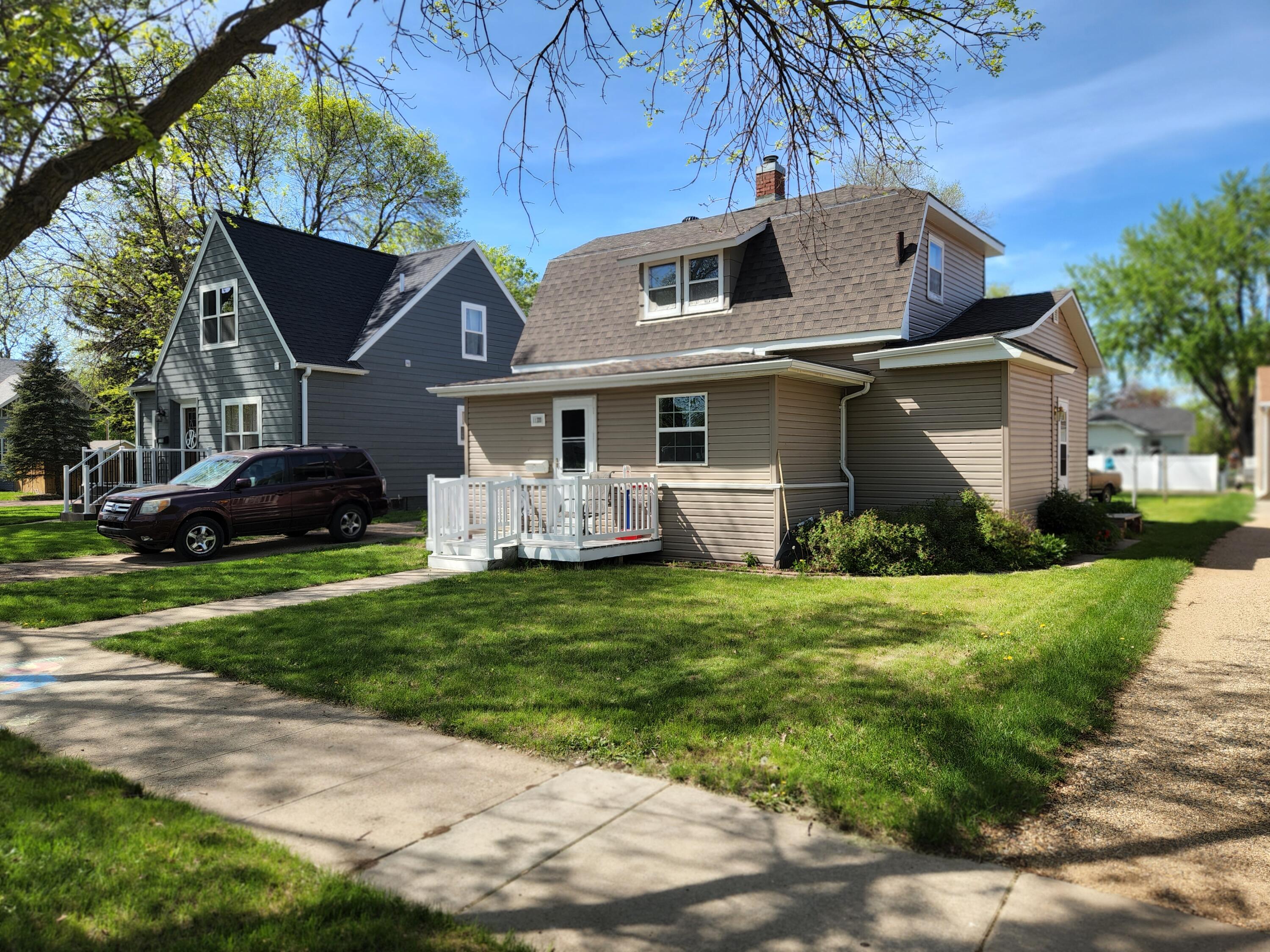 1104 E 3rd Ave