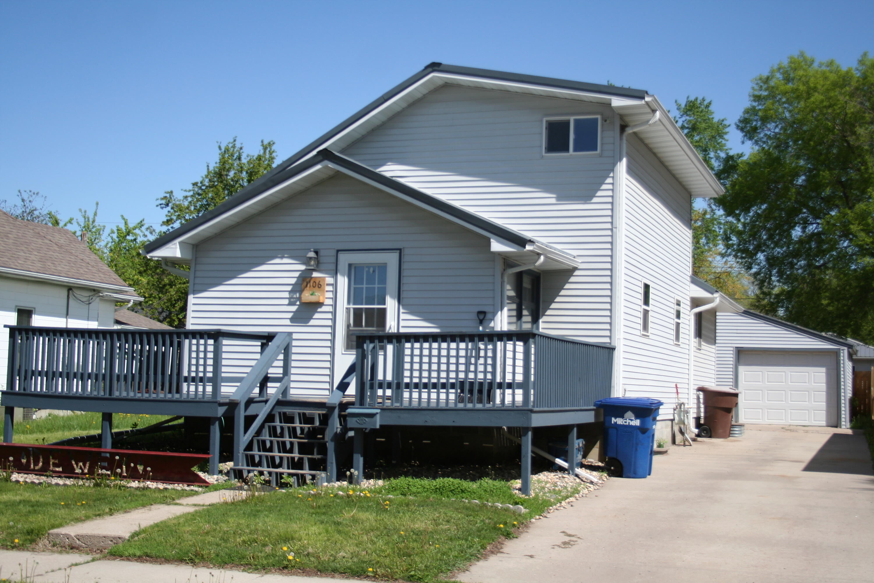 1106 E 2nd Ave