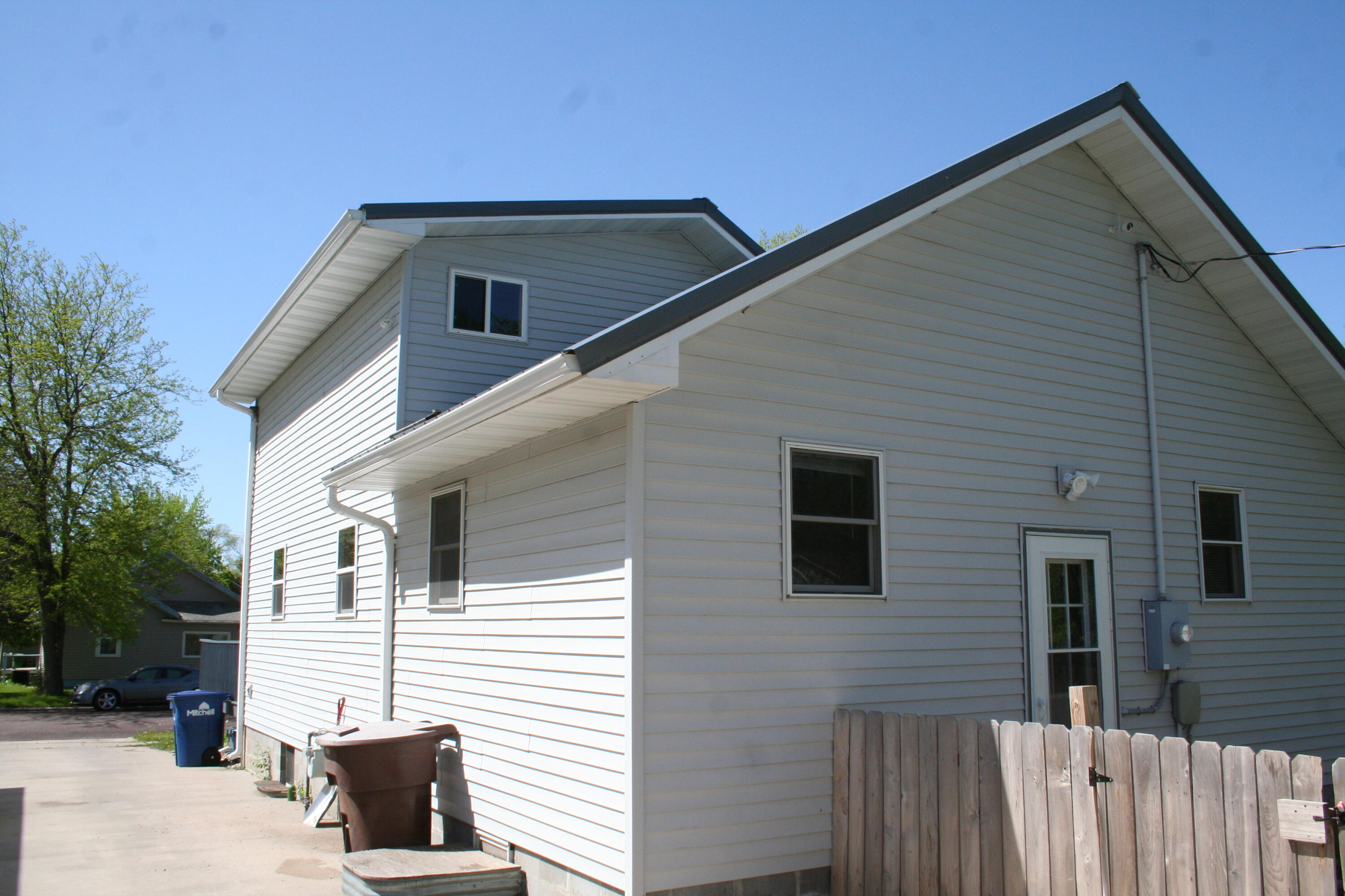 1106 E 2nd Ave