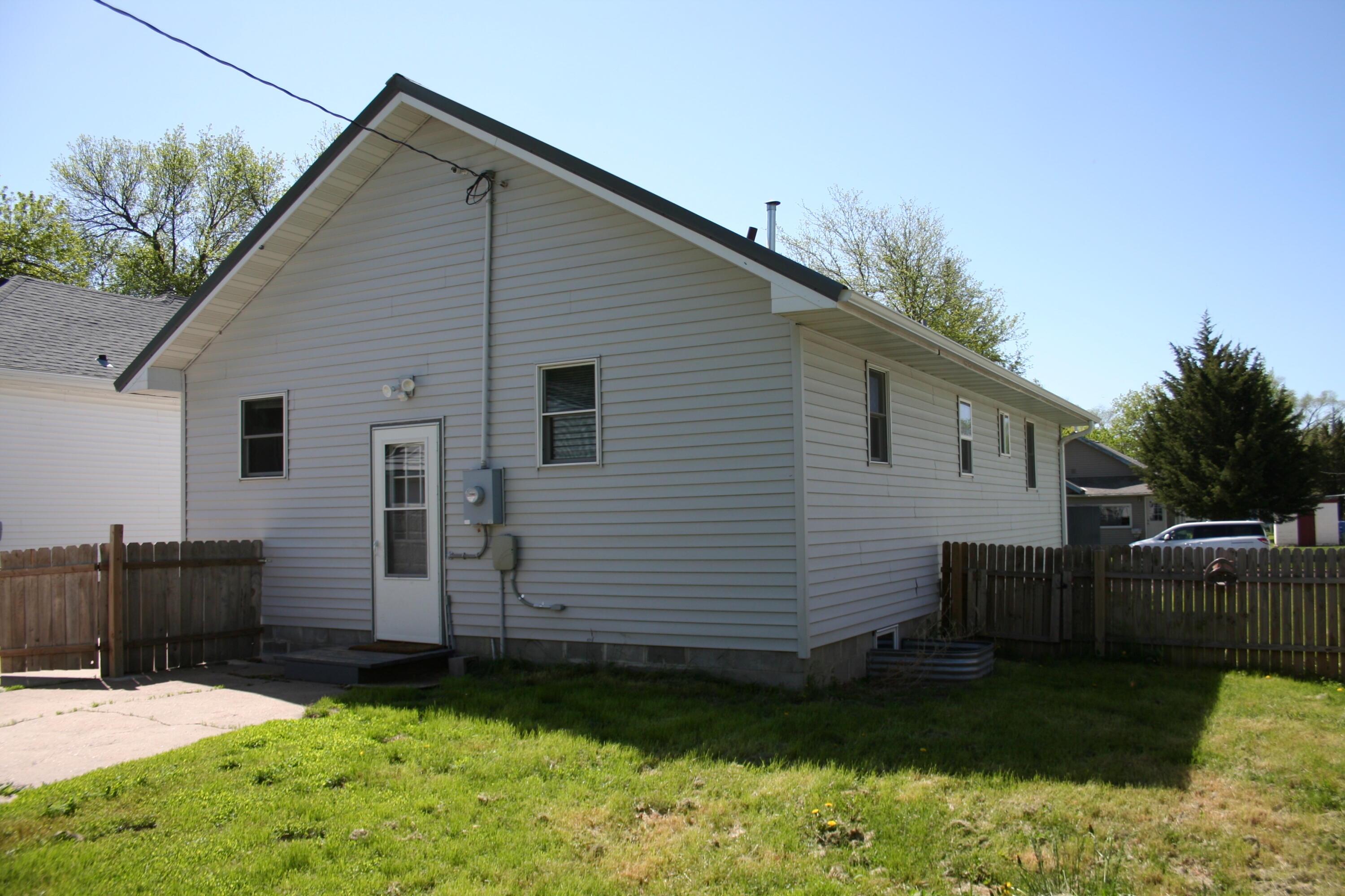 1106 E 2nd Ave