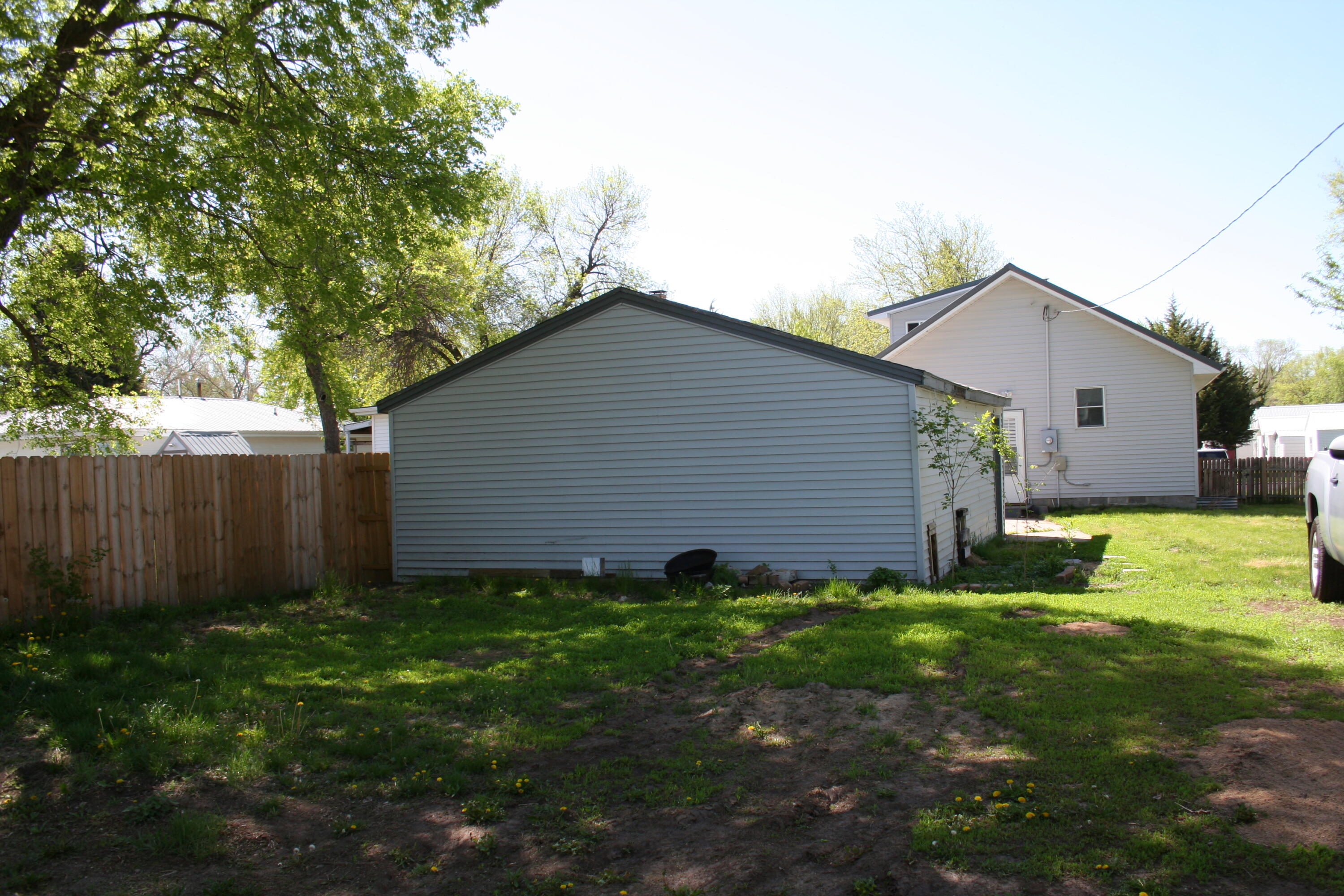 1106 E 2nd Ave