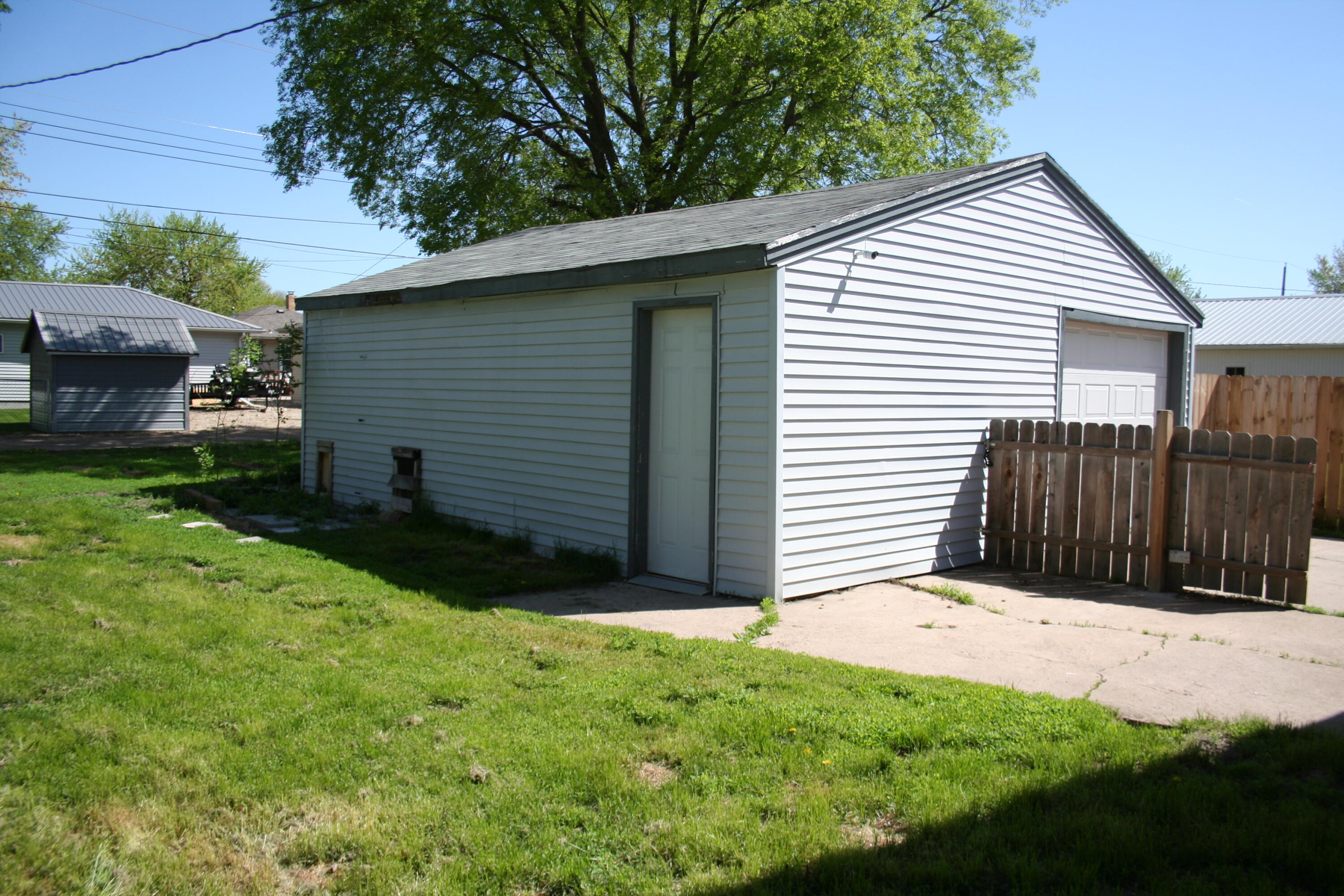 1106 E 2nd Ave