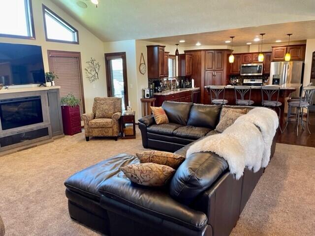 712 Doris Dr