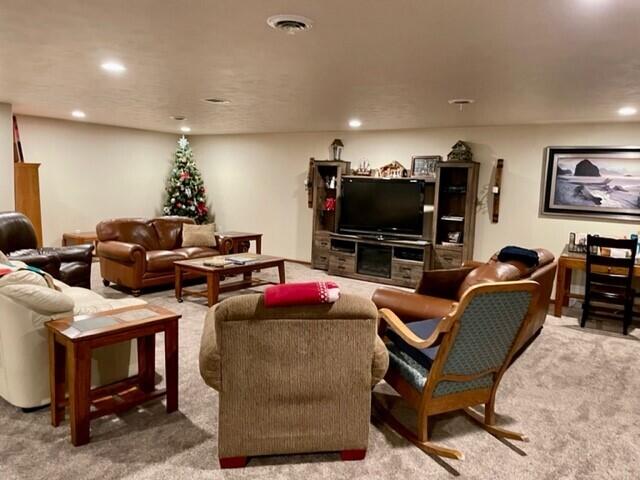 712 Doris Dr