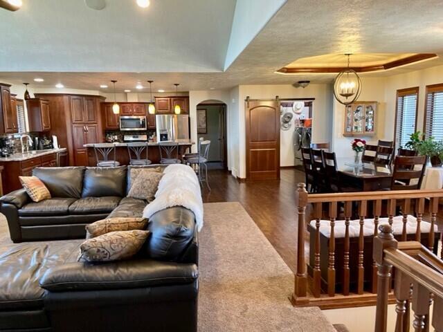 712 Doris Dr