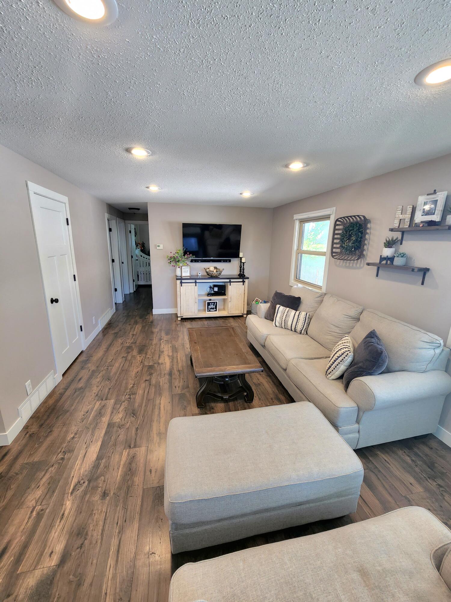 1112 W 6th Ave