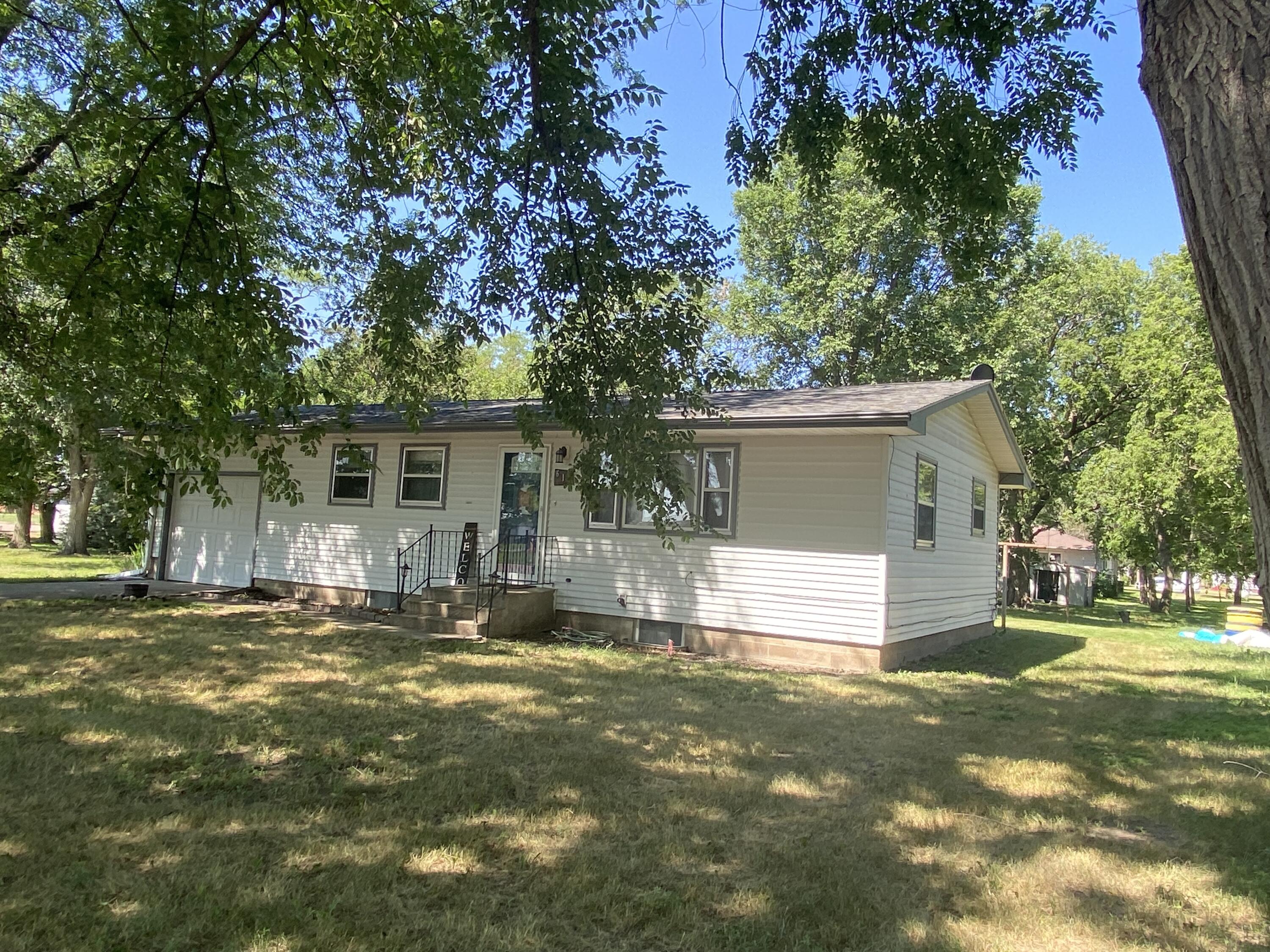 611 Elm St