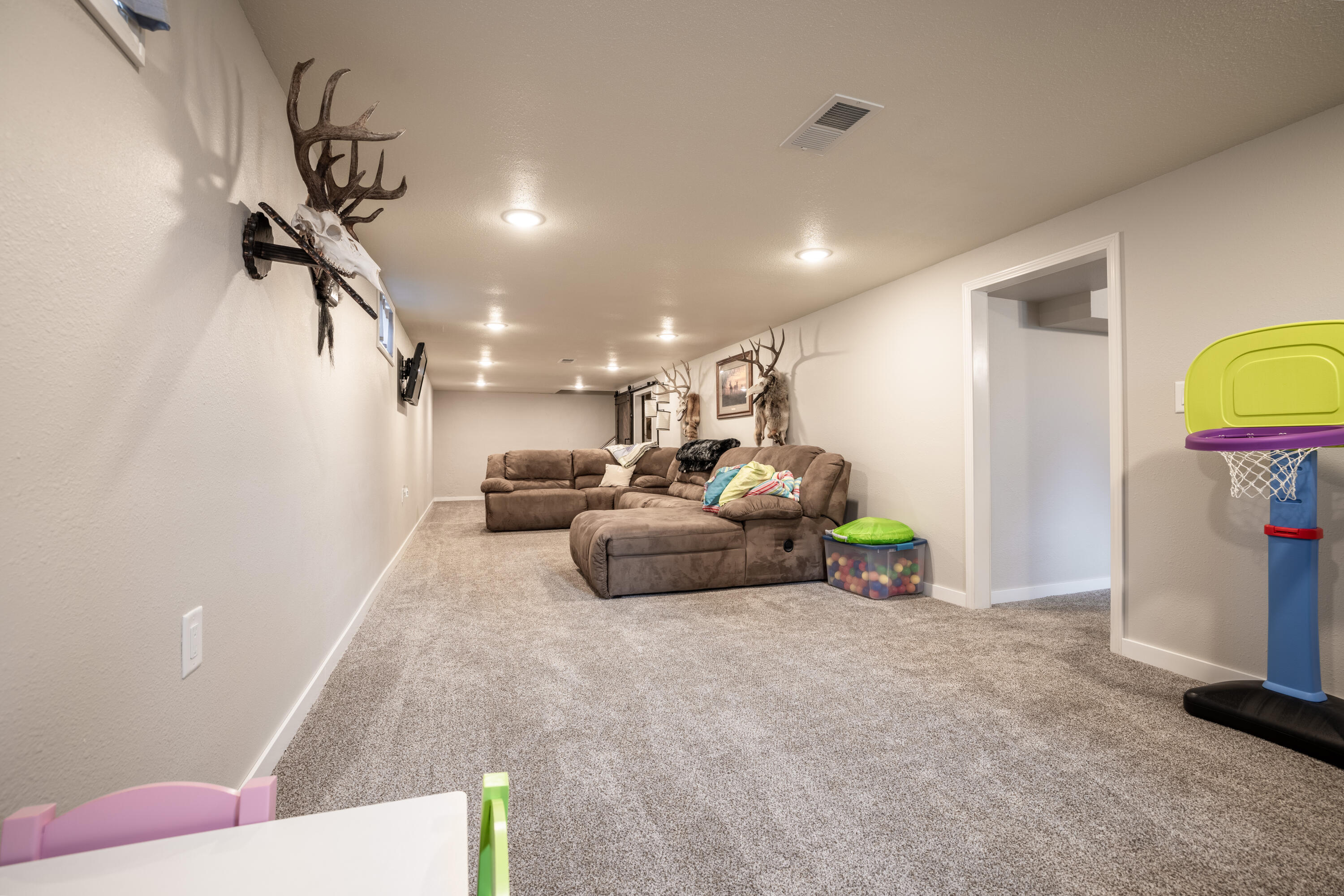 908 W Ash Ave