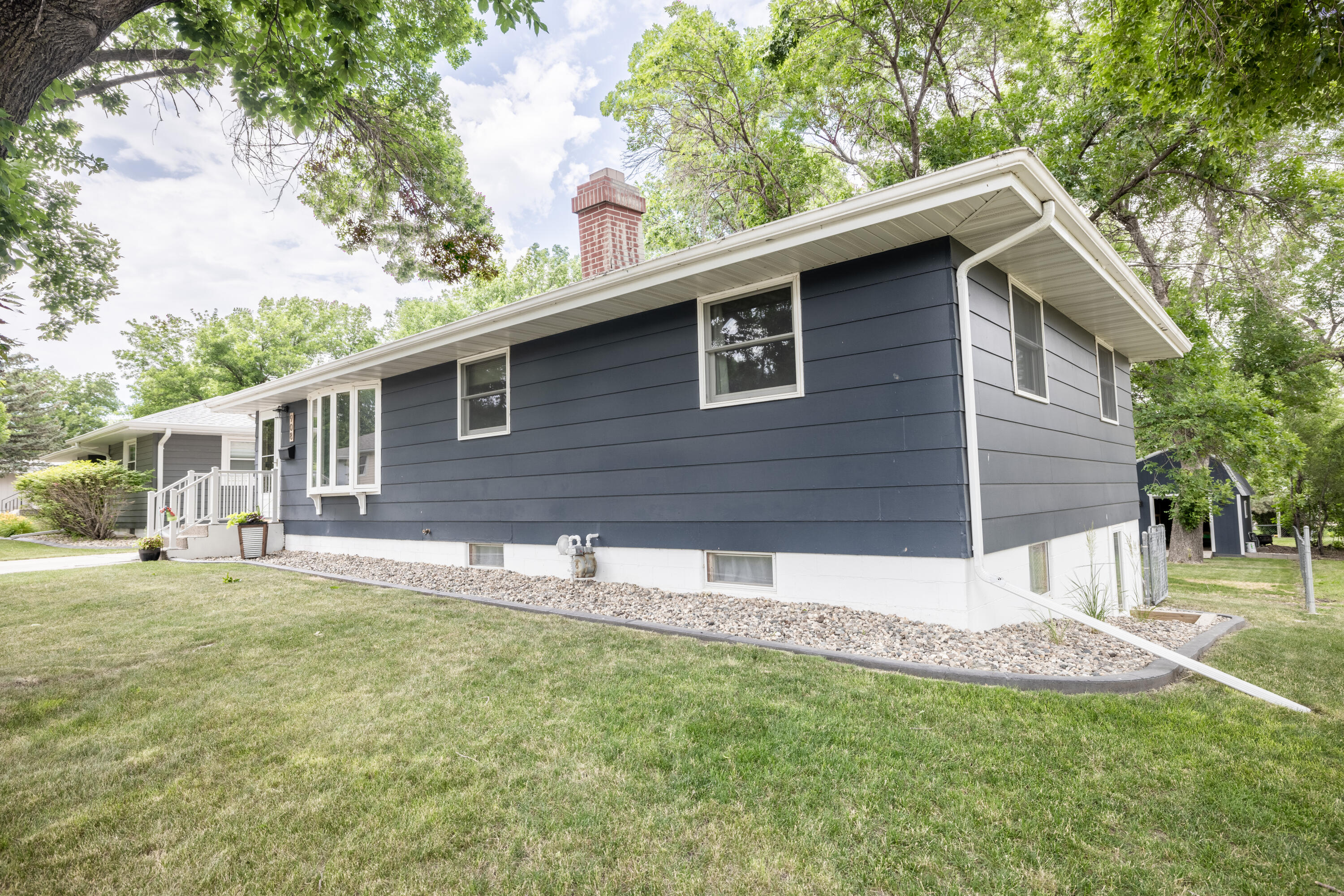 908 W Ash Ave