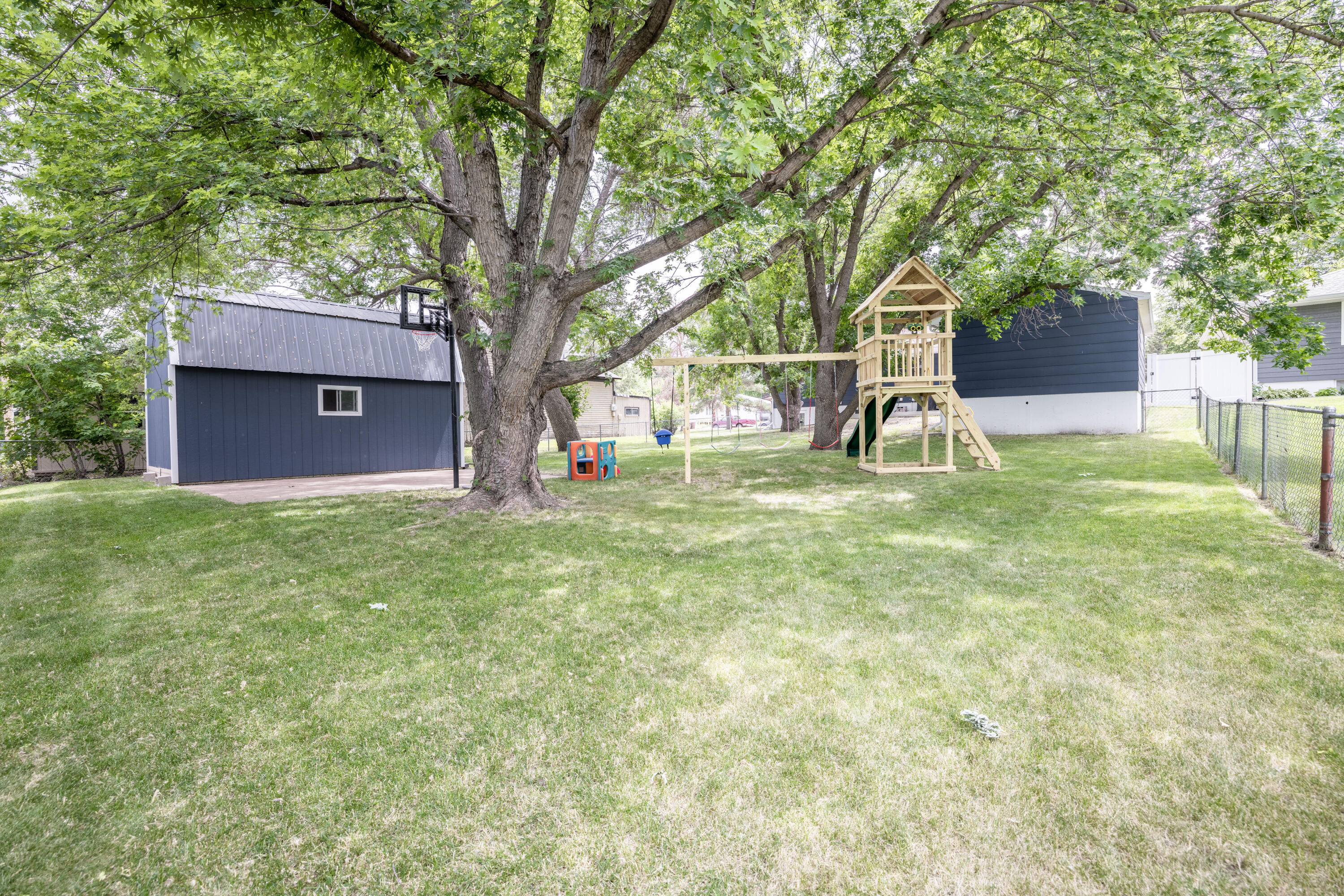 908 W Ash Ave