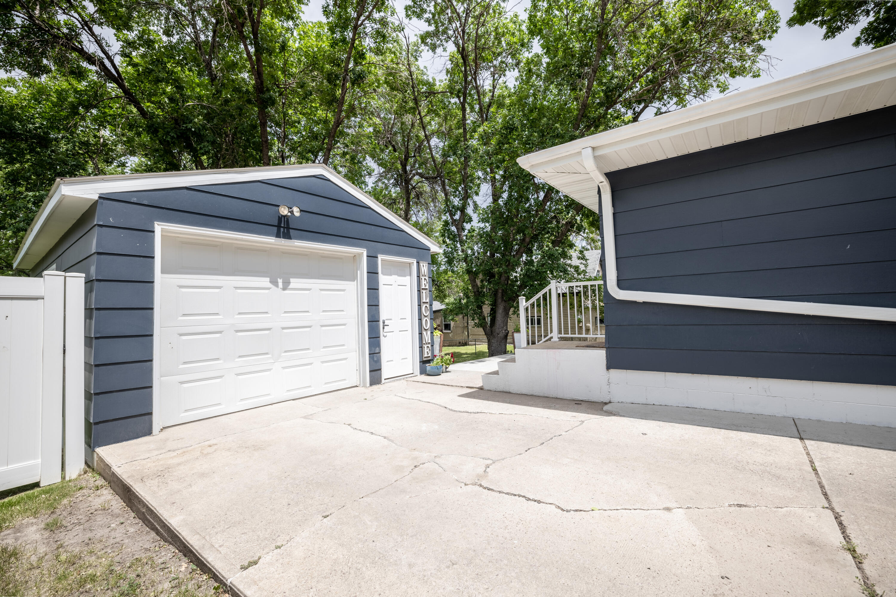 908 W Ash Ave