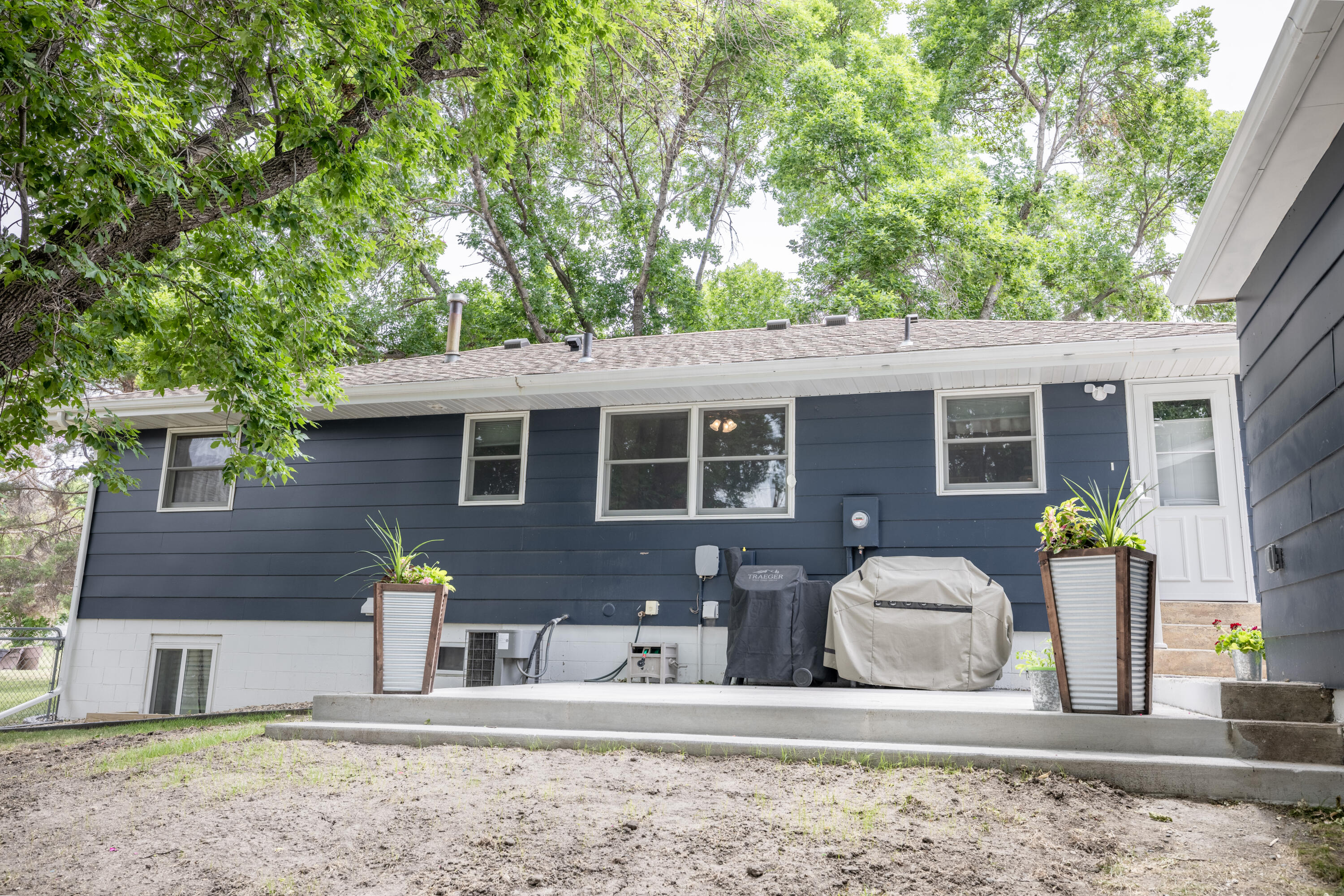 908 W Ash Ave