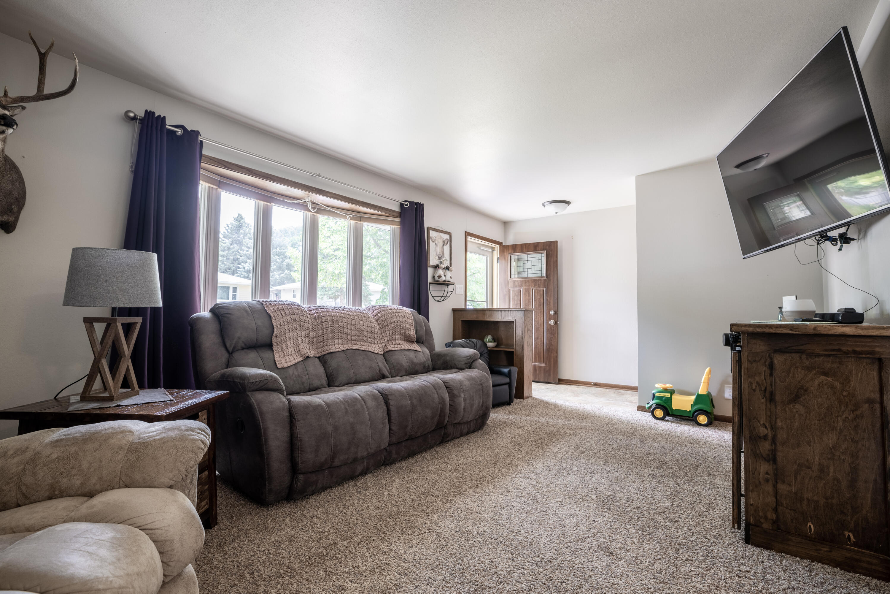 908 W Ash Ave