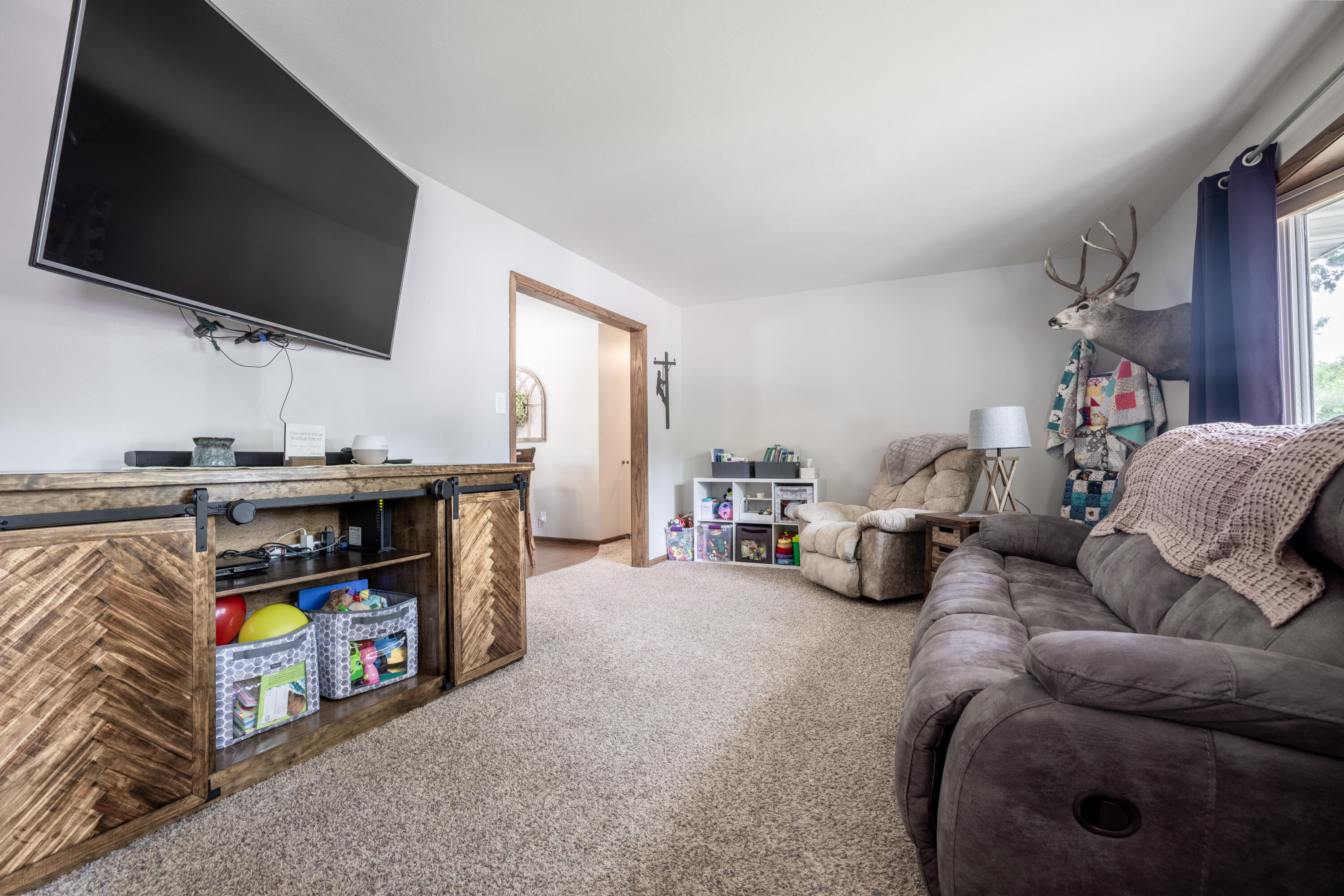 908 W Ash Ave