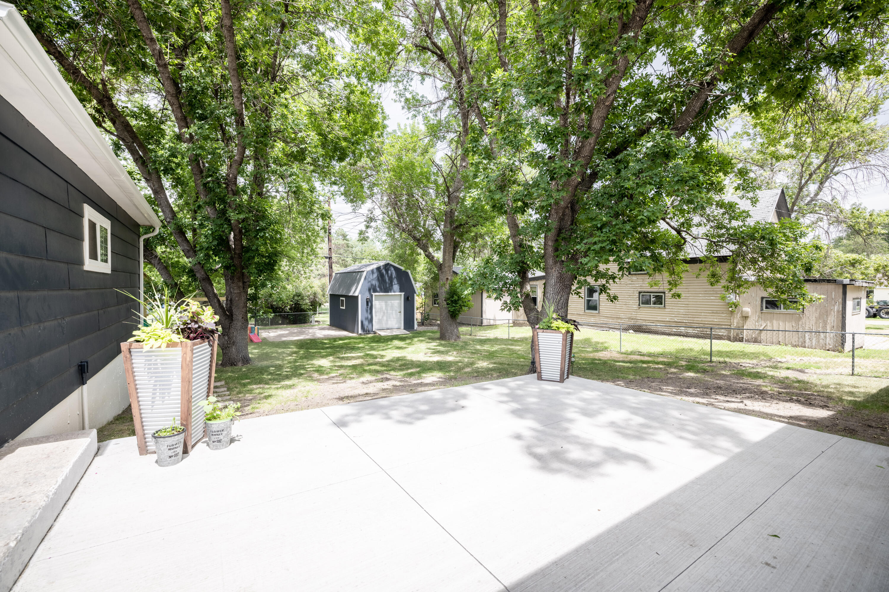 908 W Ash Ave