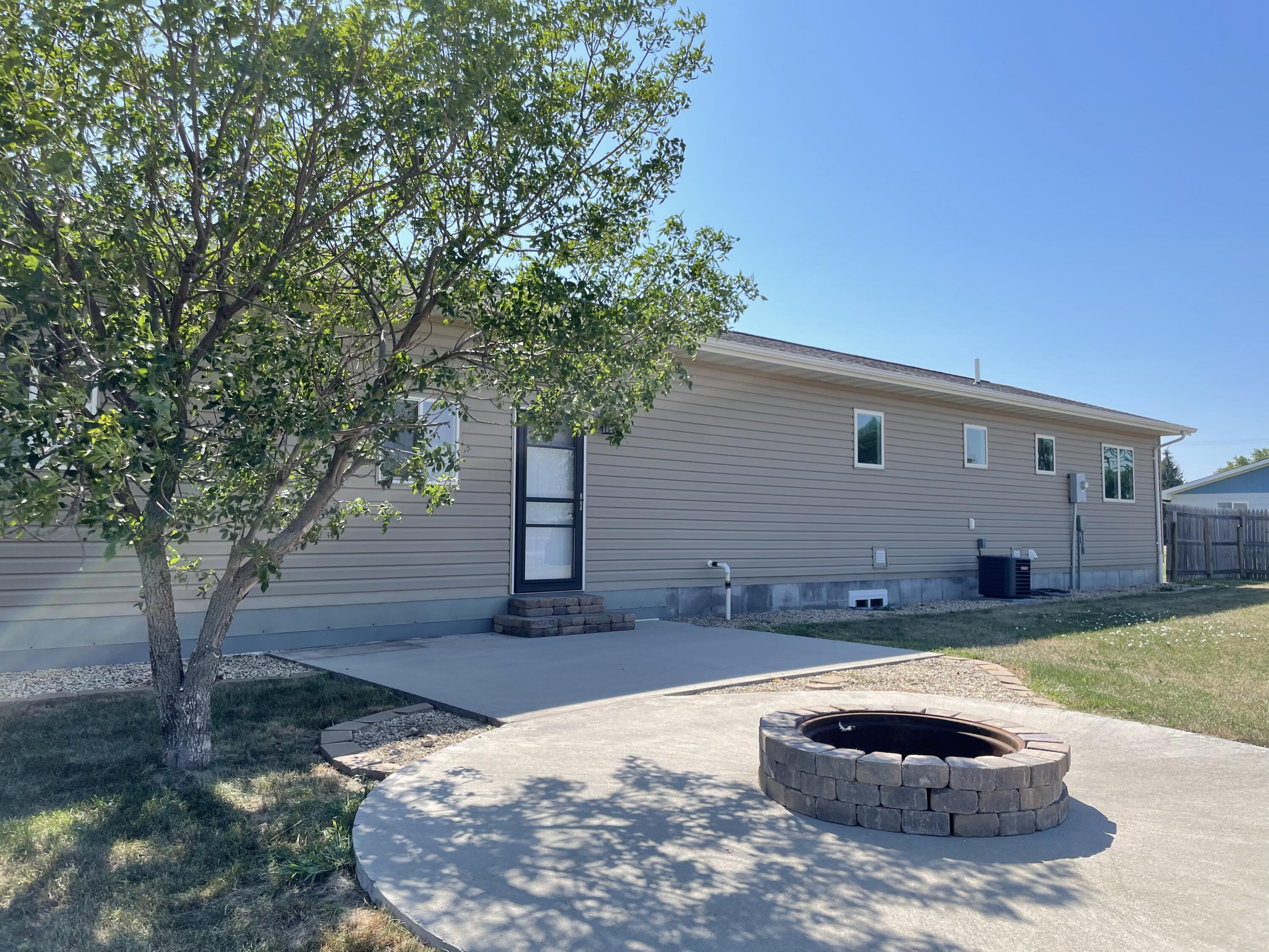 301 S Lawler St