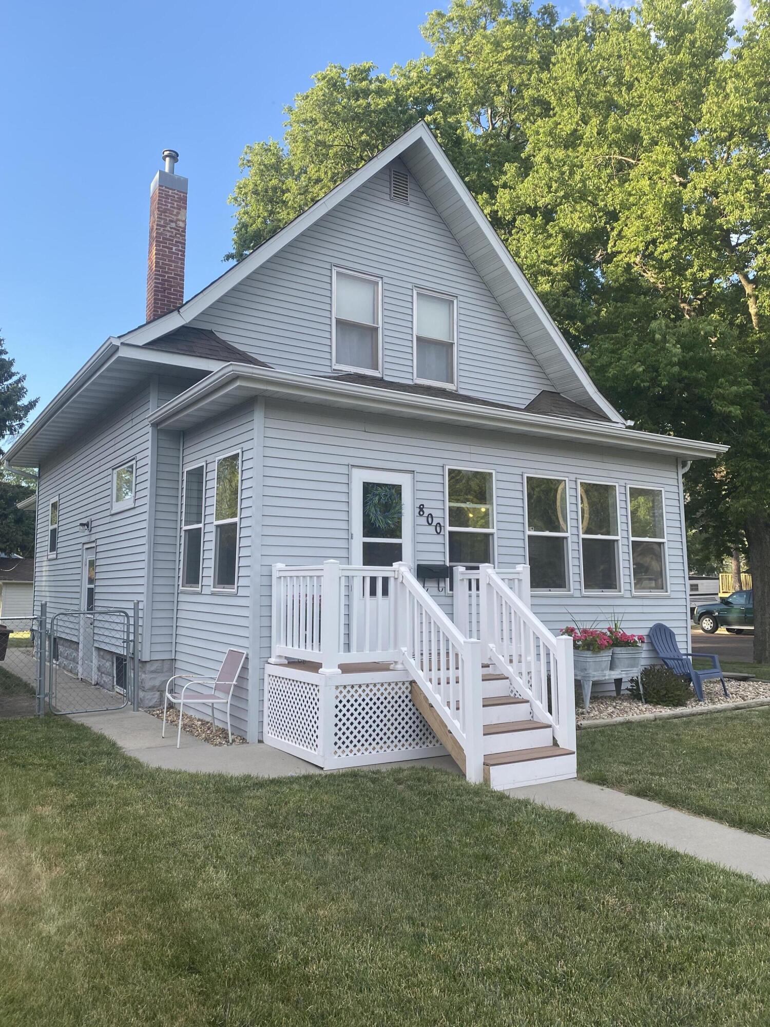 800 W 5th Ave