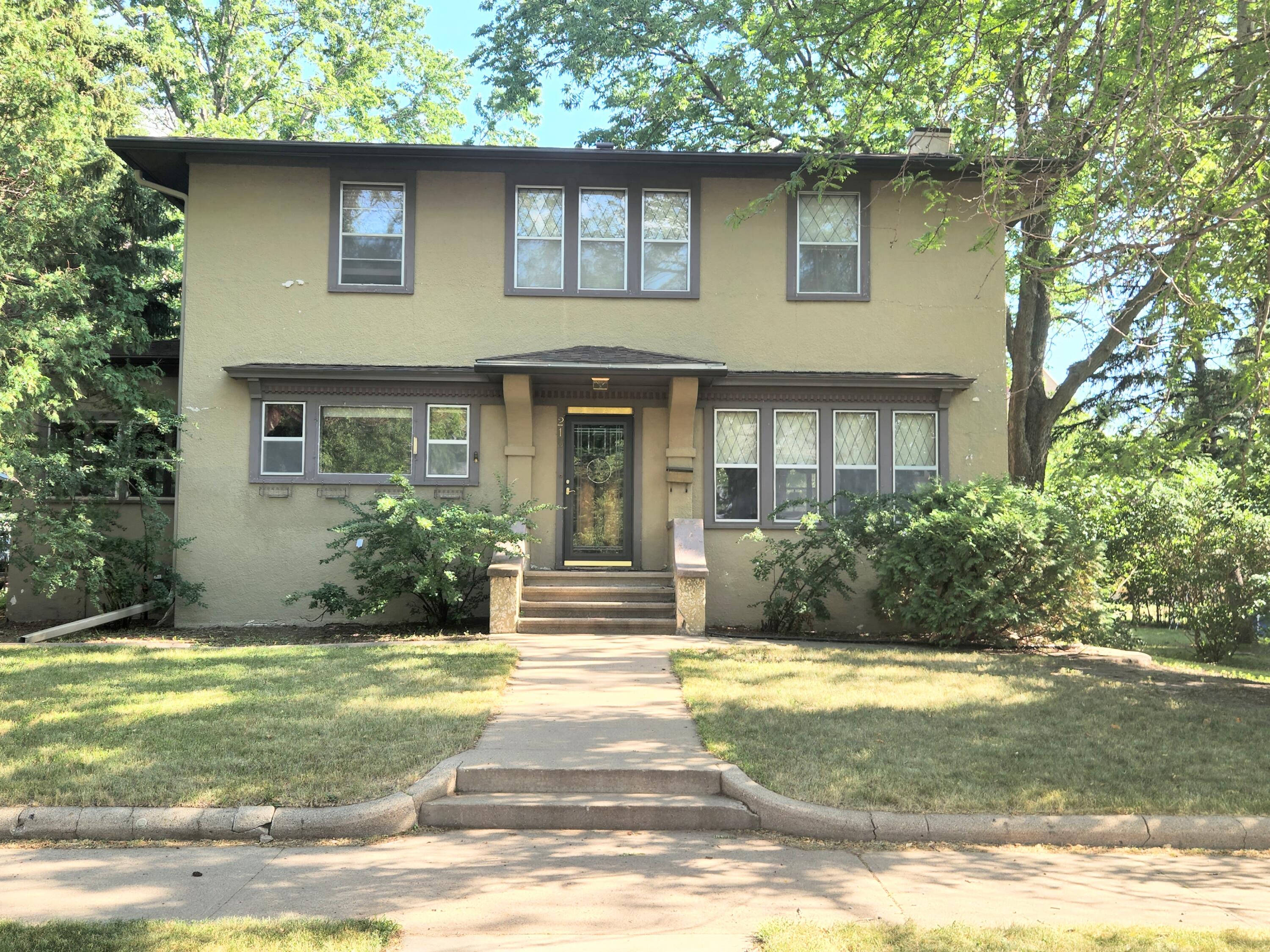 215 W 4th Ave