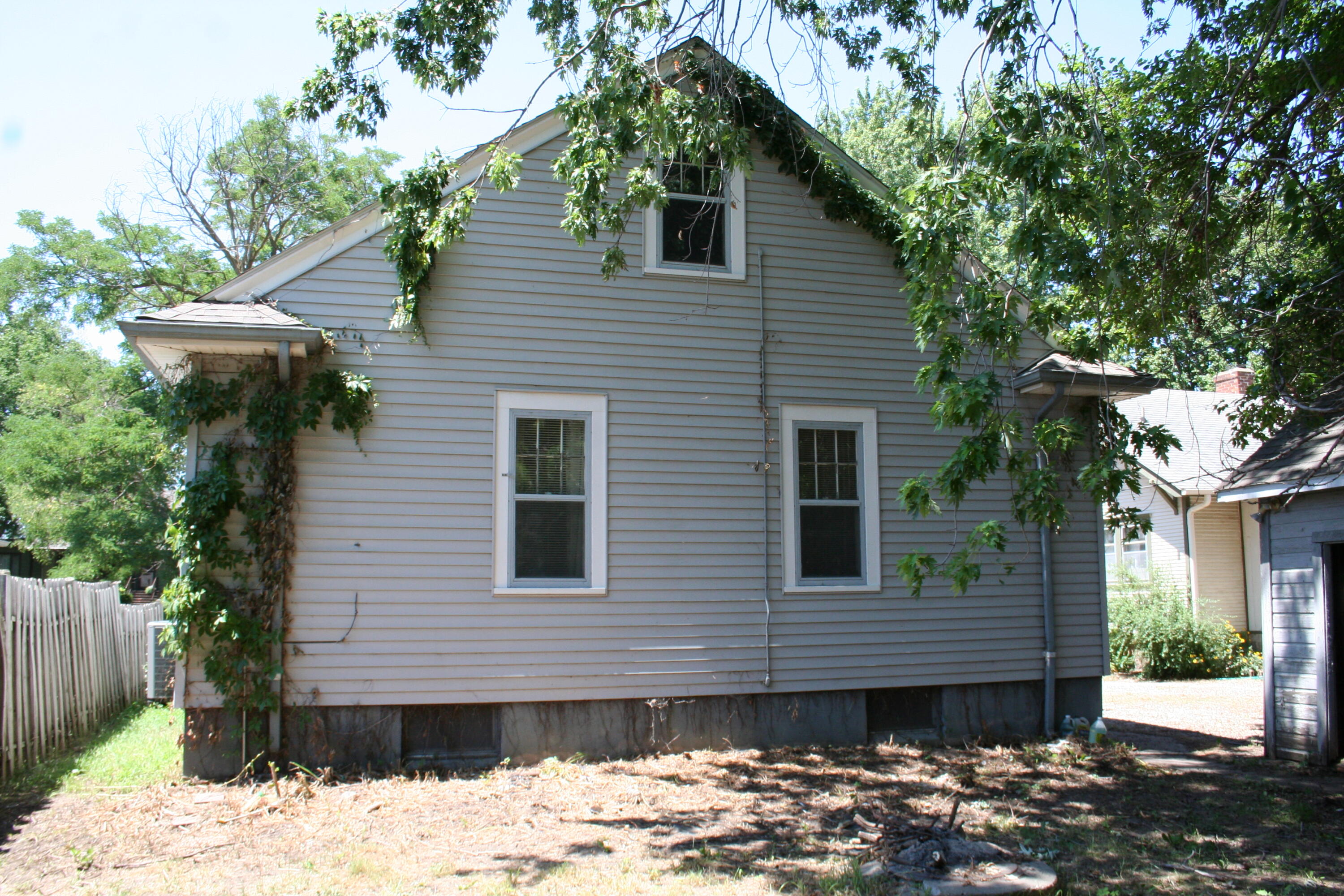 1114 Walnut St