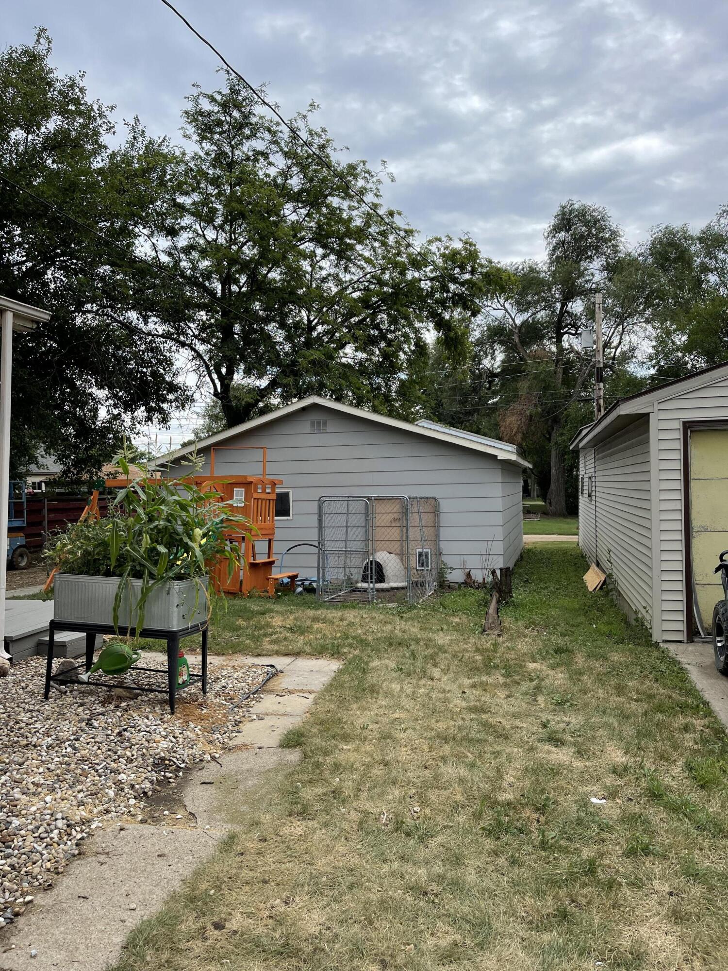 209 E 10th Ave