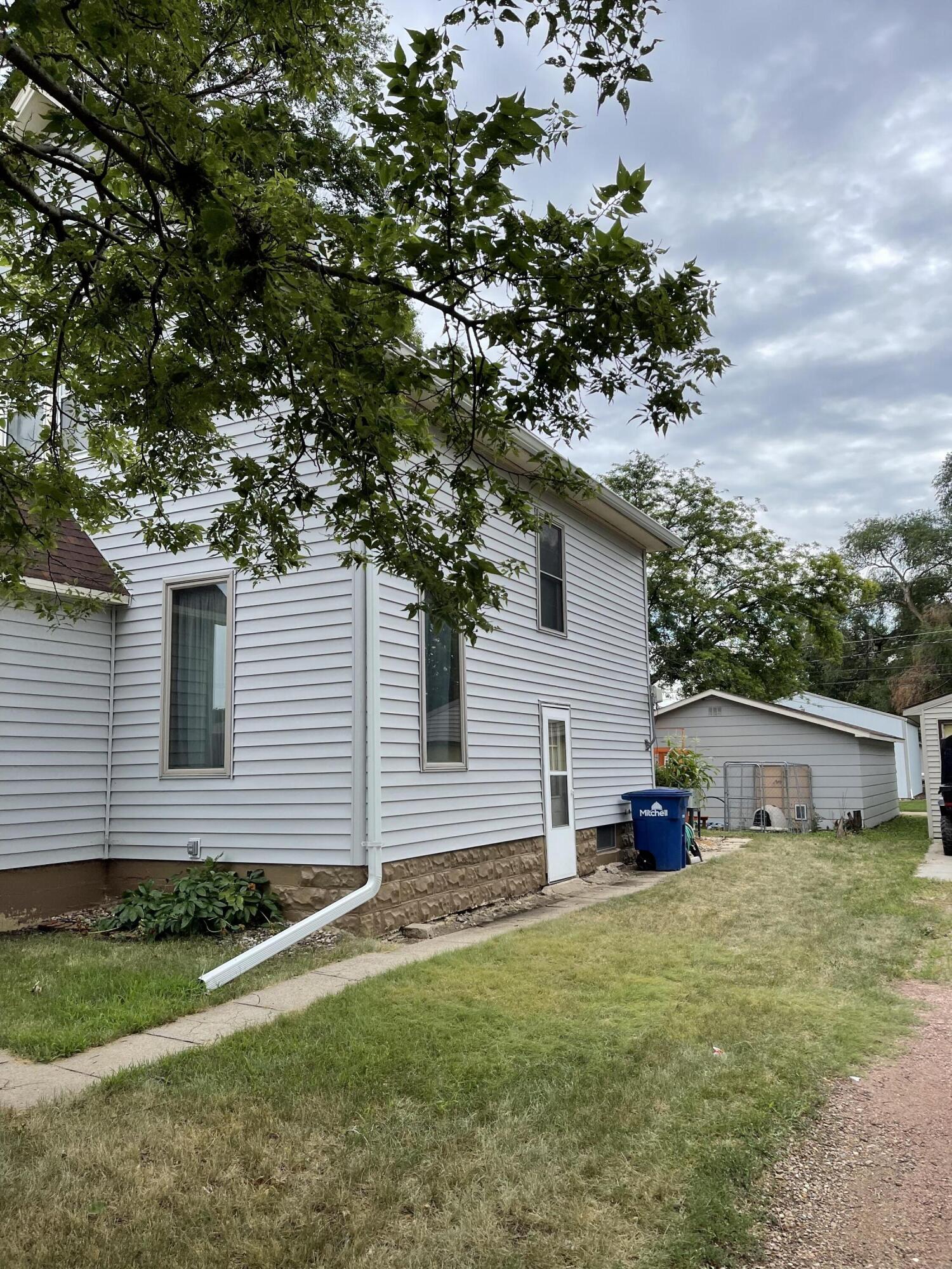209 E 10th Ave