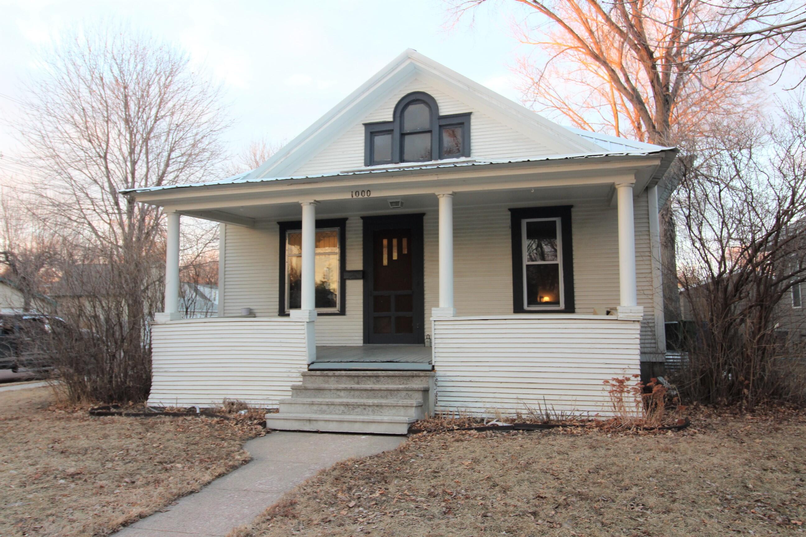 1000 E 3rd Ave