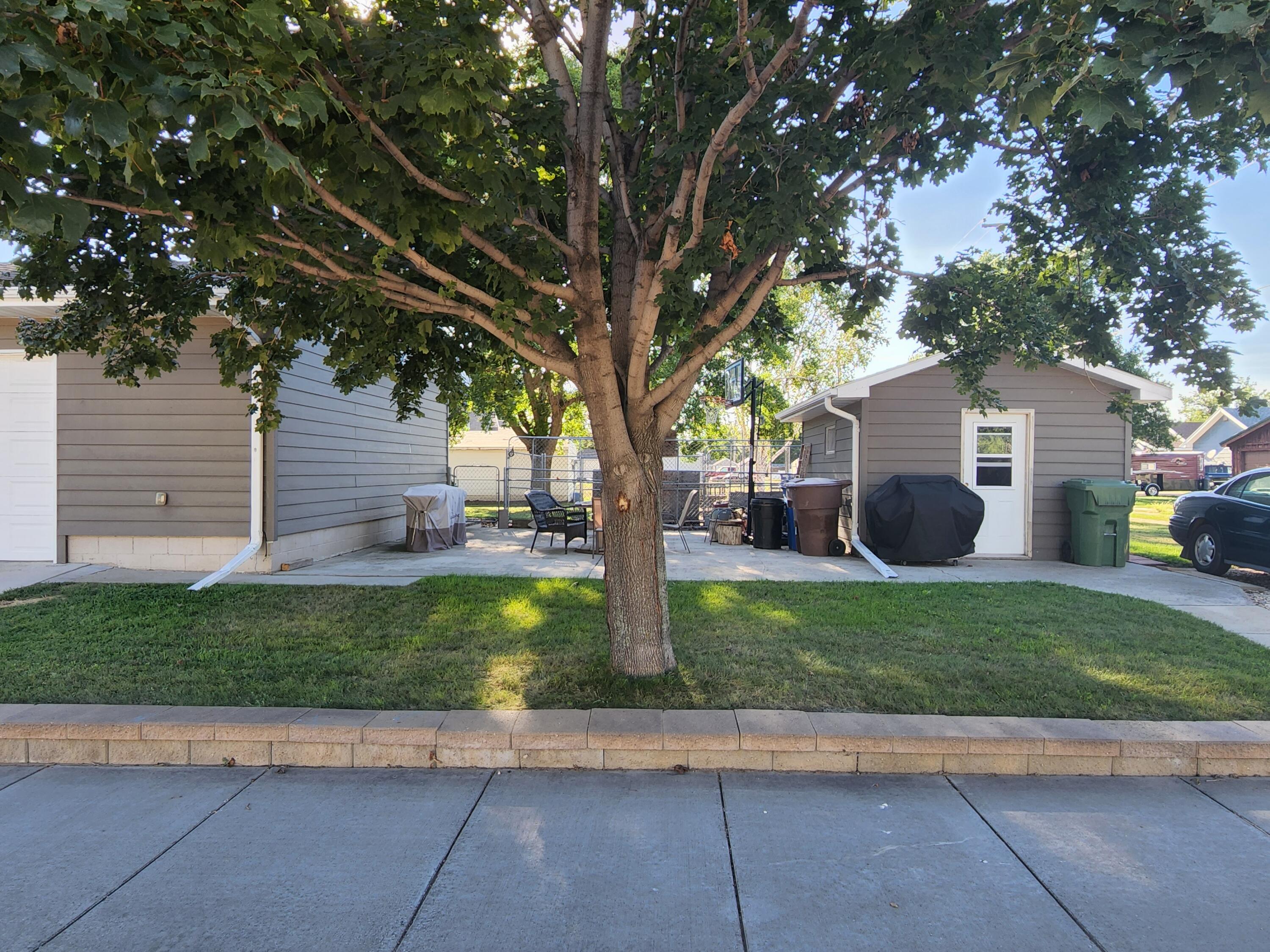 936 E 7th Ave