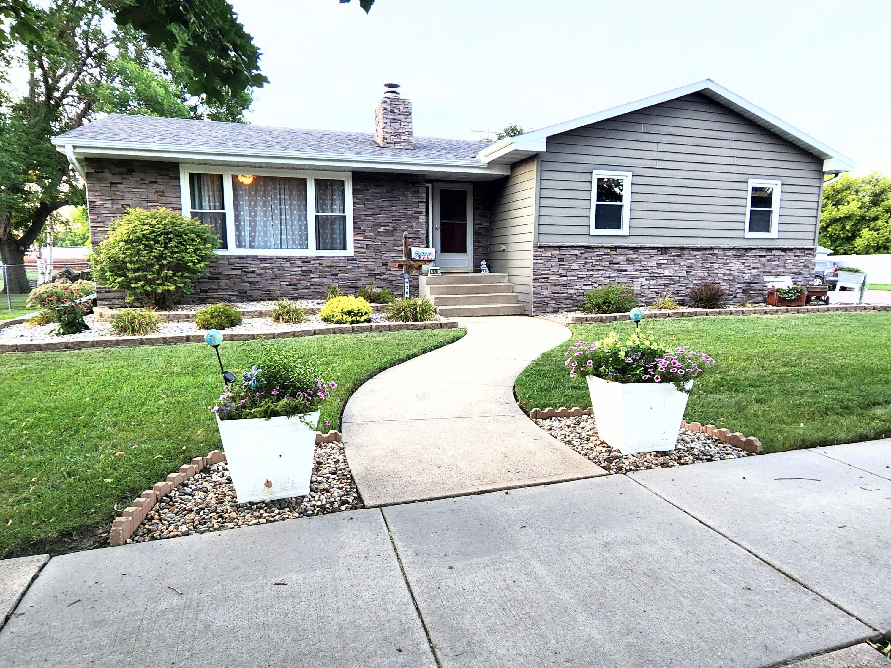 936 E 7th Ave